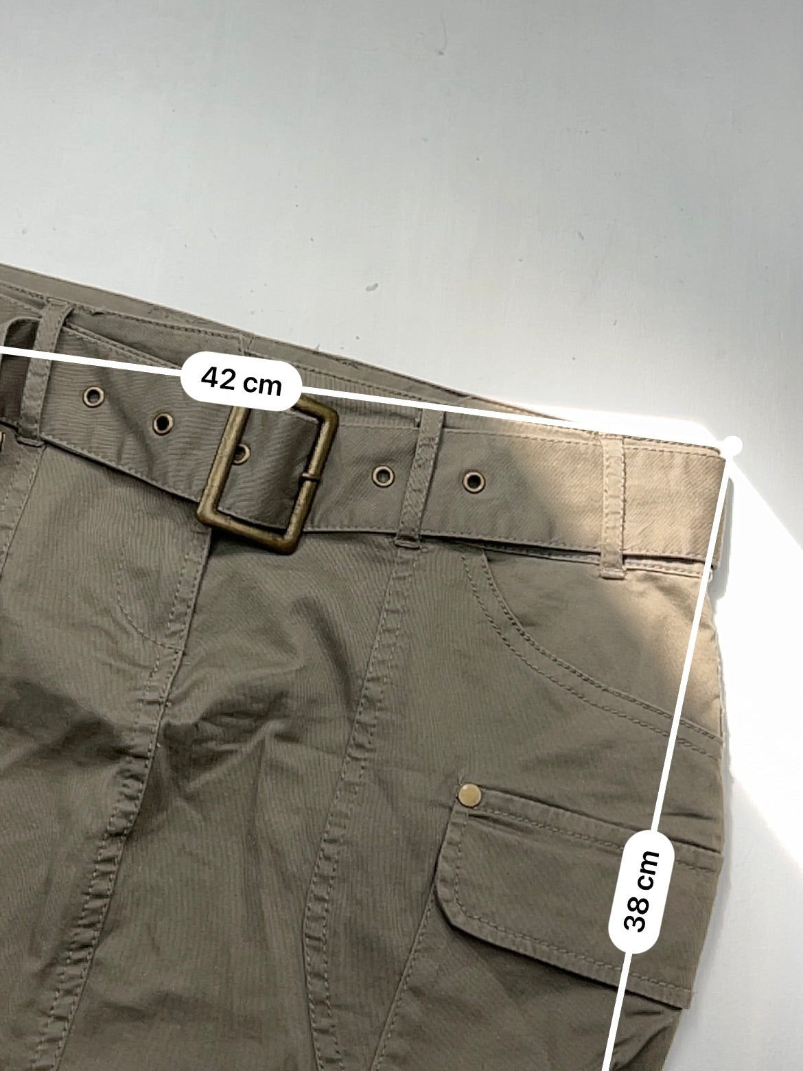 Khaki cargo low rise mini skirt + belt (M/L)