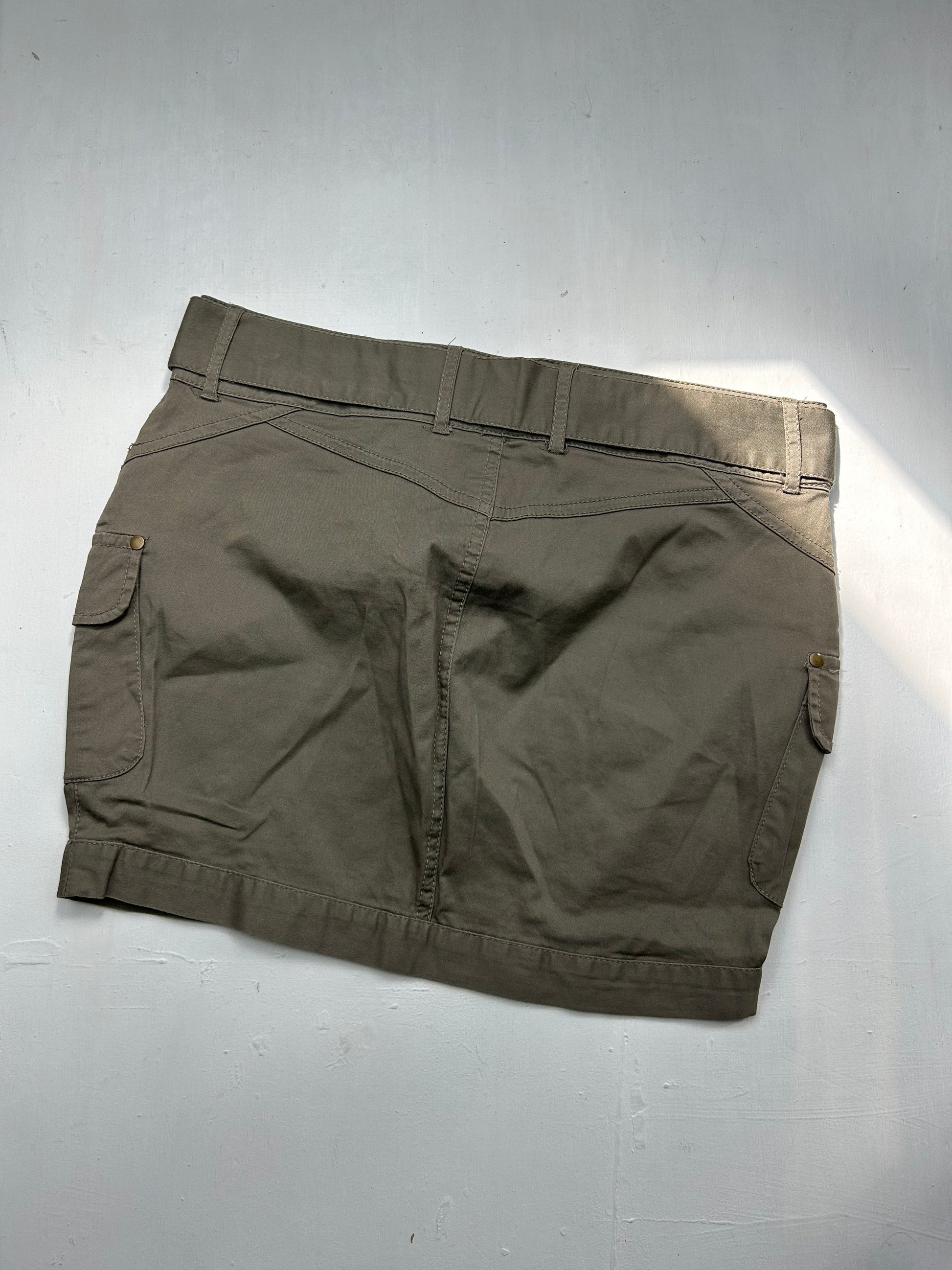Khaki cargo low rise mini skirt + belt (M/L)