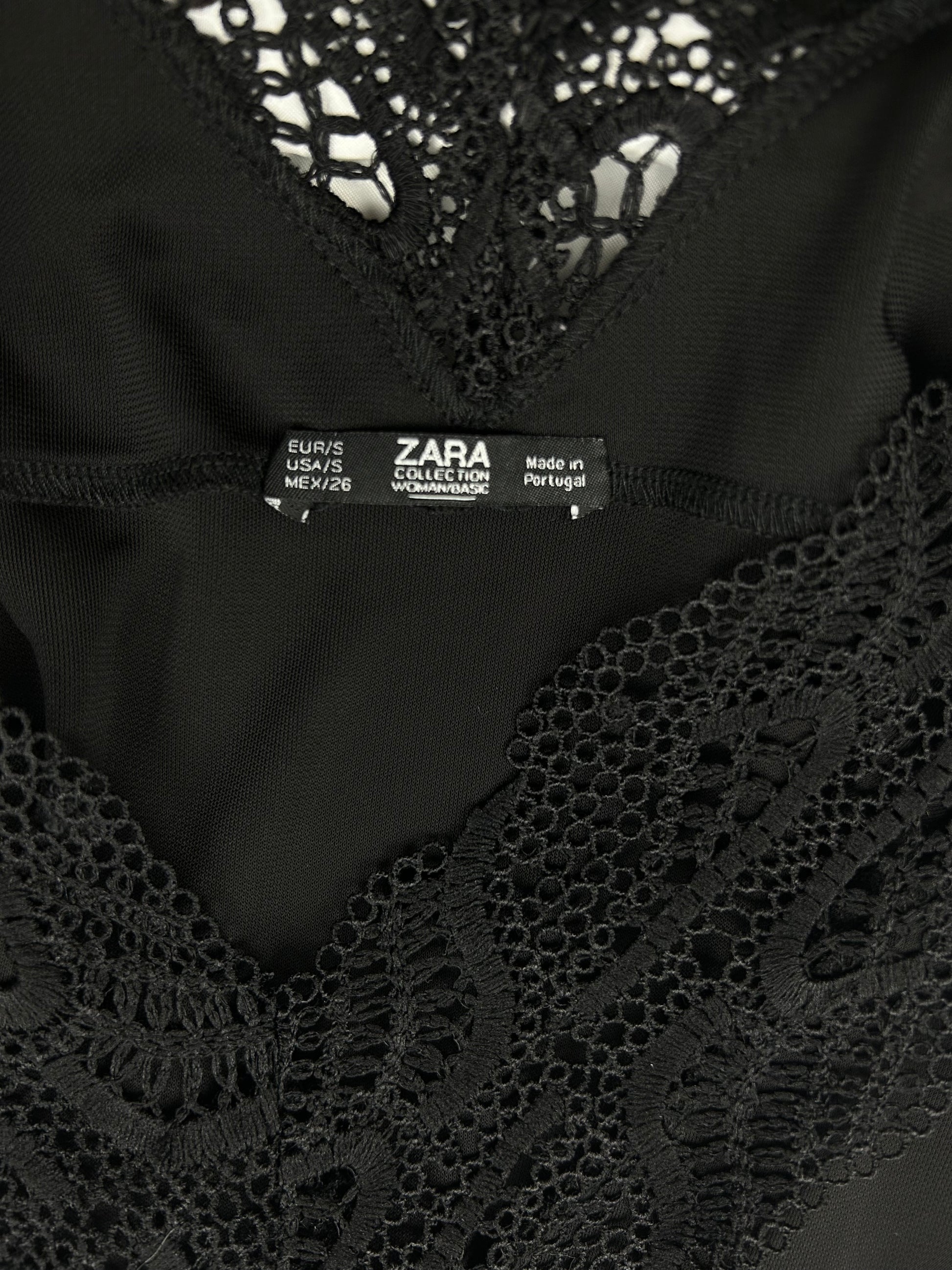 Black lace V neck tee (M)