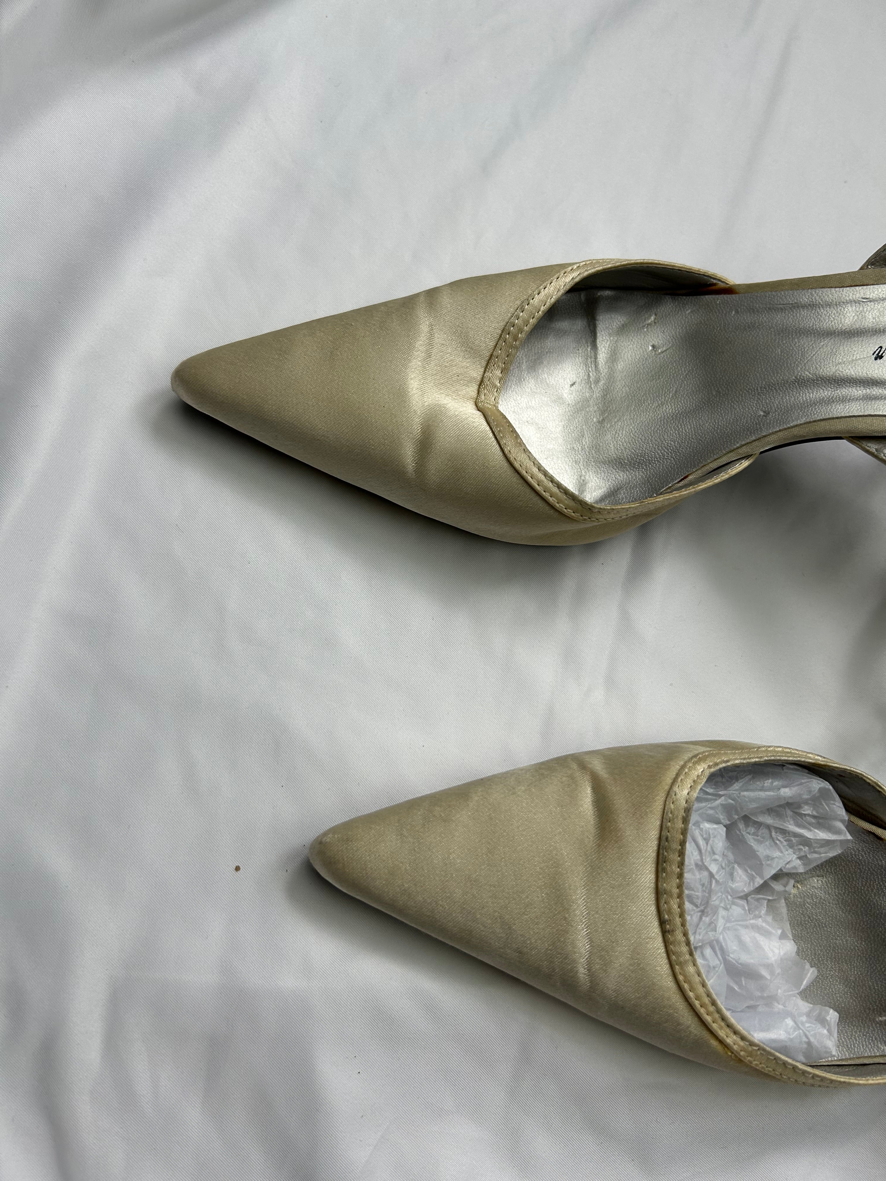White pointed toes heels (38)