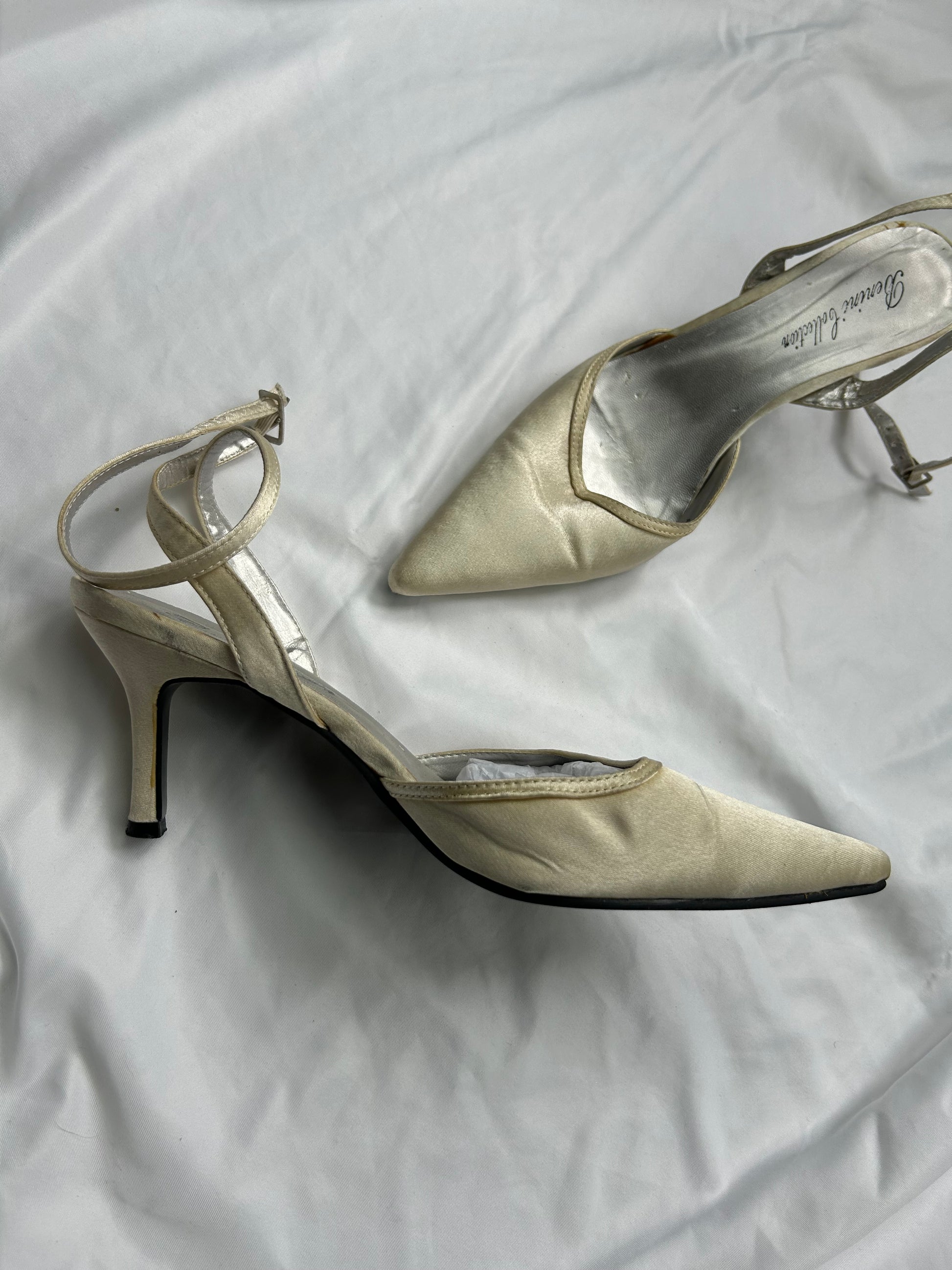 White pointed toes heels (38)