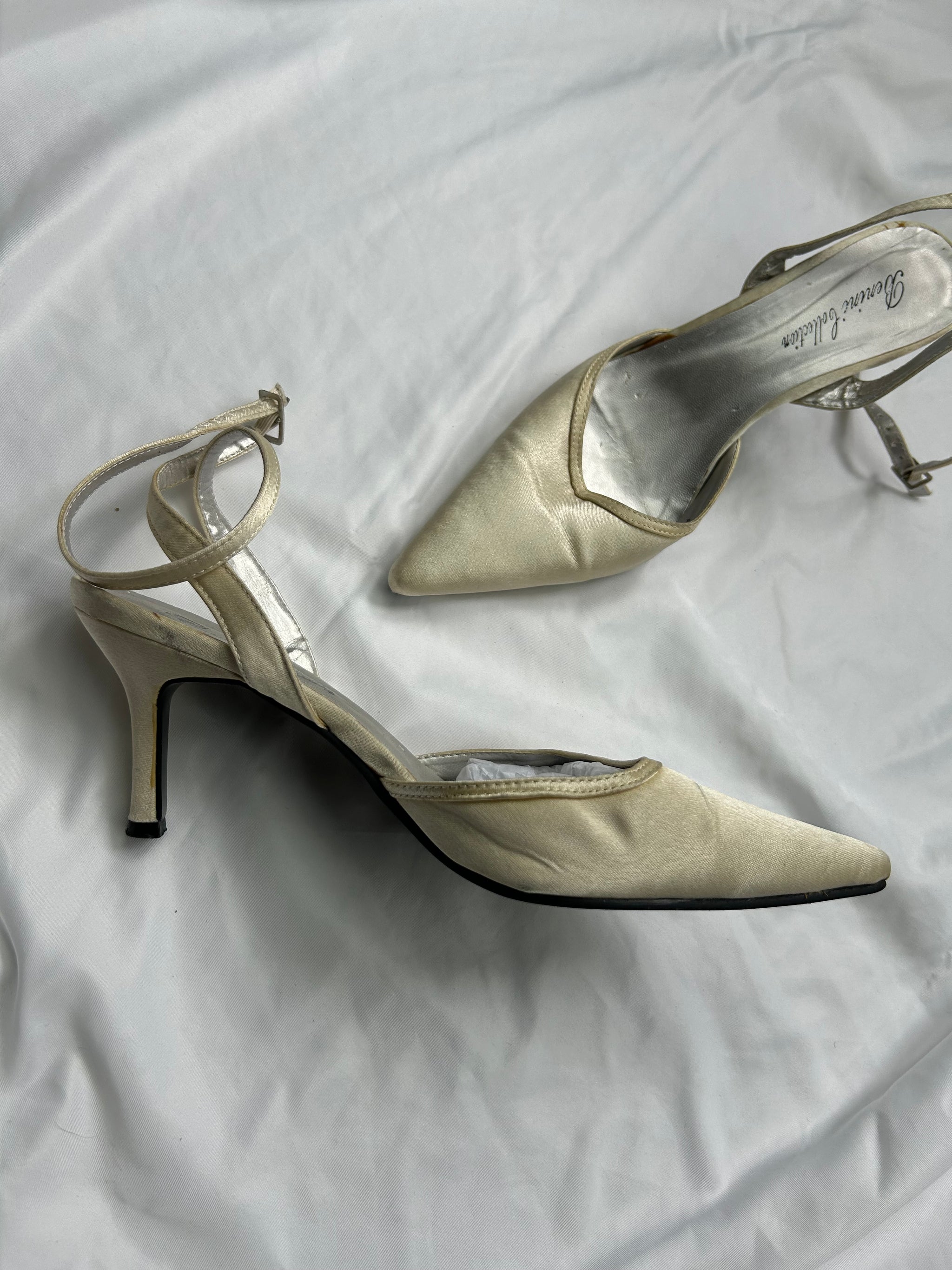 White pointed toes heels (38)