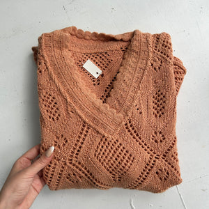 Crochet nude pink knitted jumper (M)