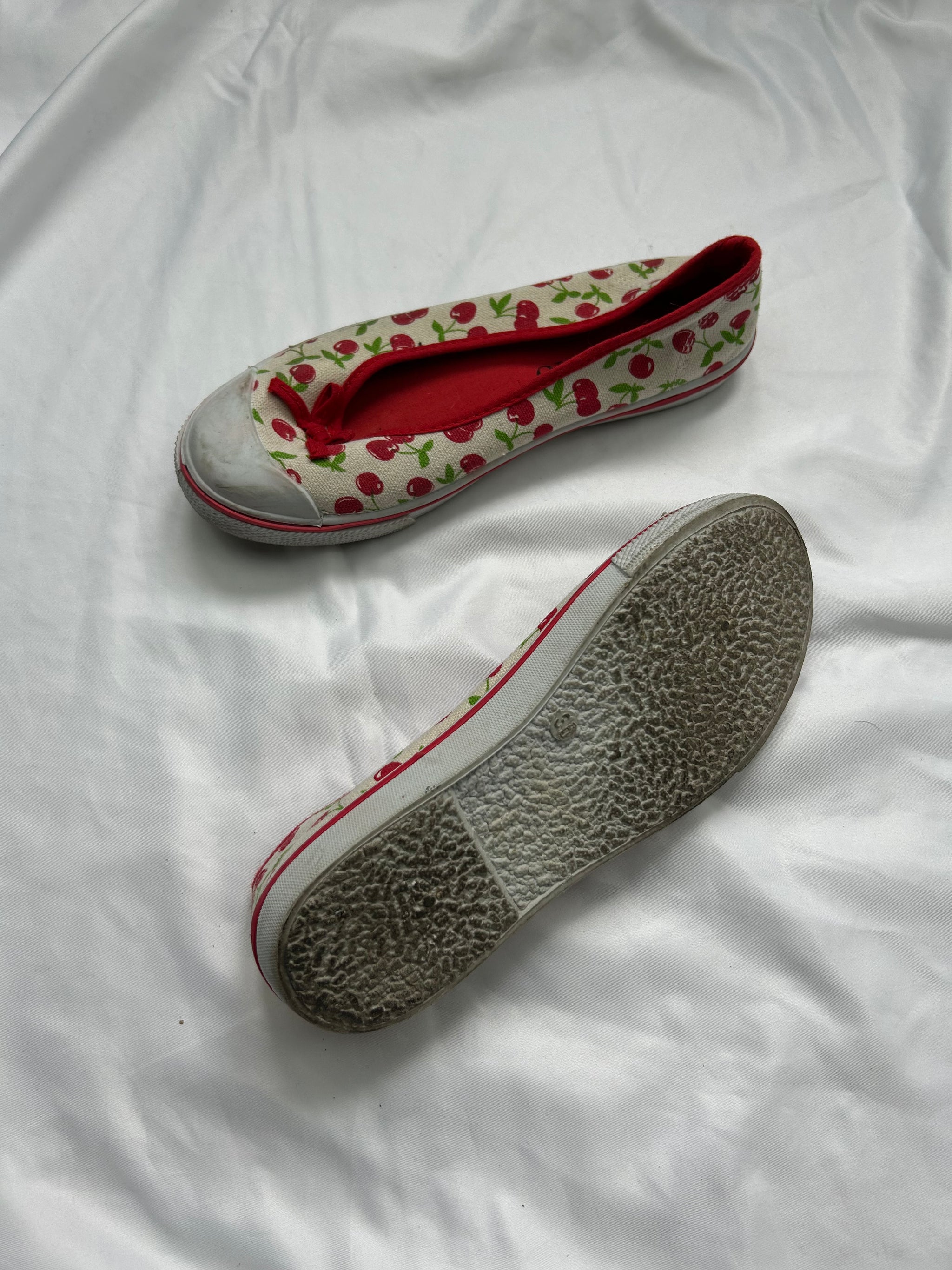 Cherry print white ballet shoes (36)