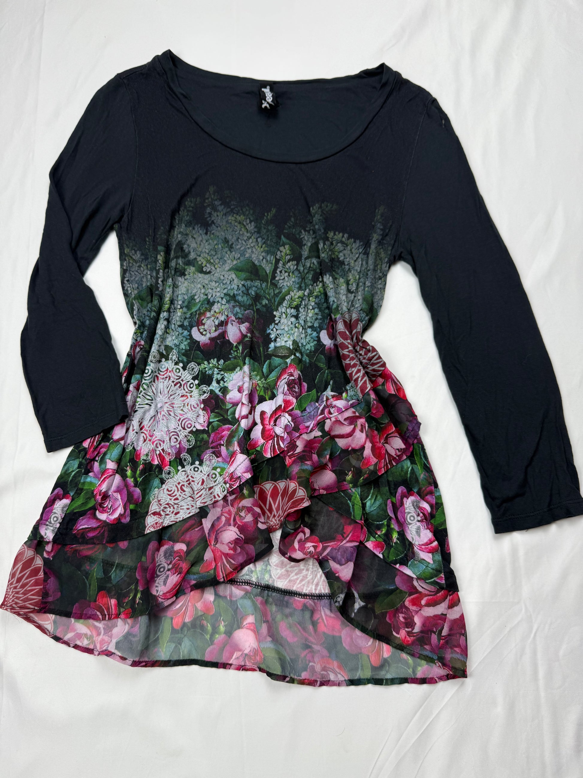 Black graphic floral long sleeves top (S)