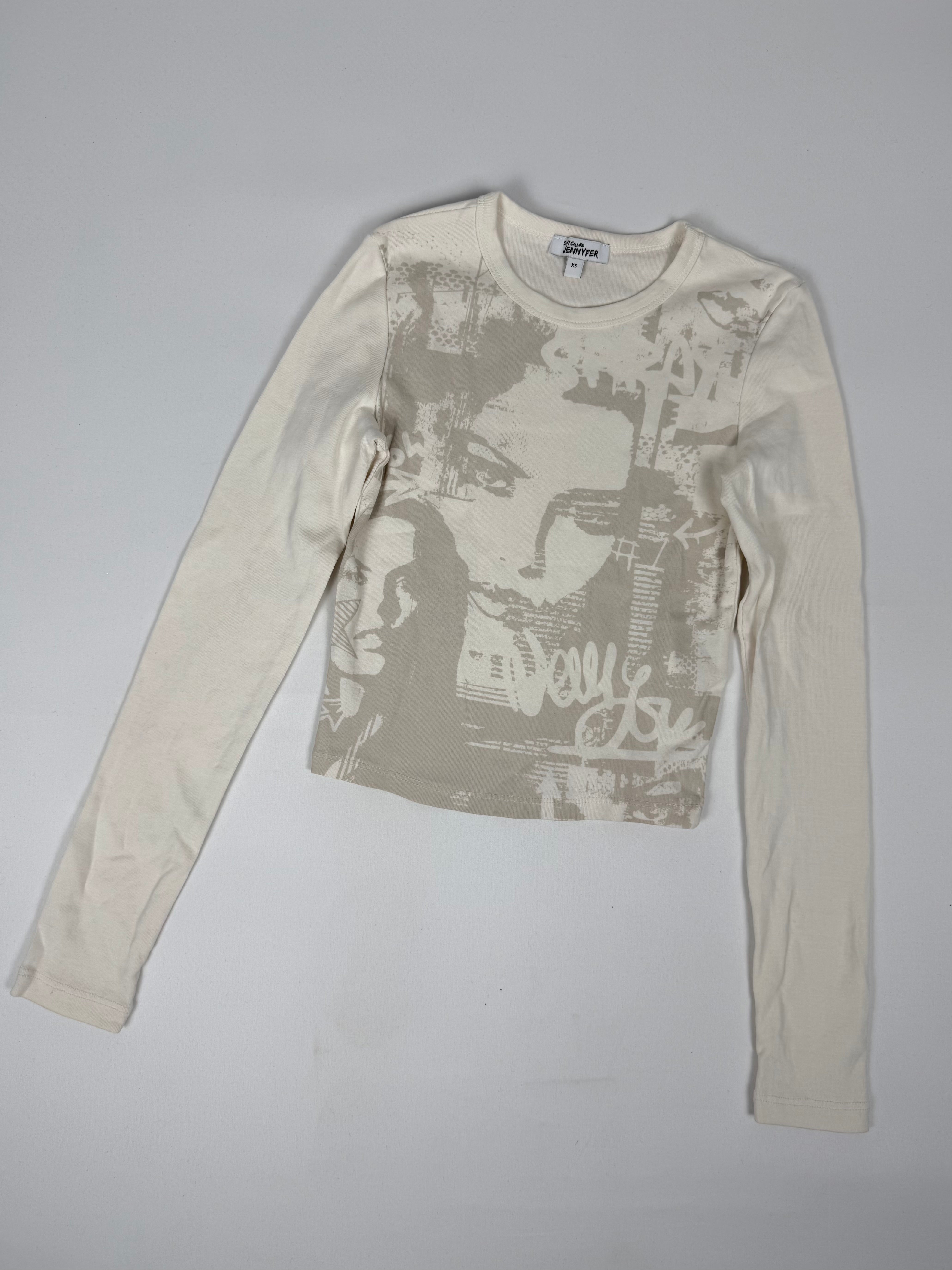 Beige graphic long sleeves top (XS)