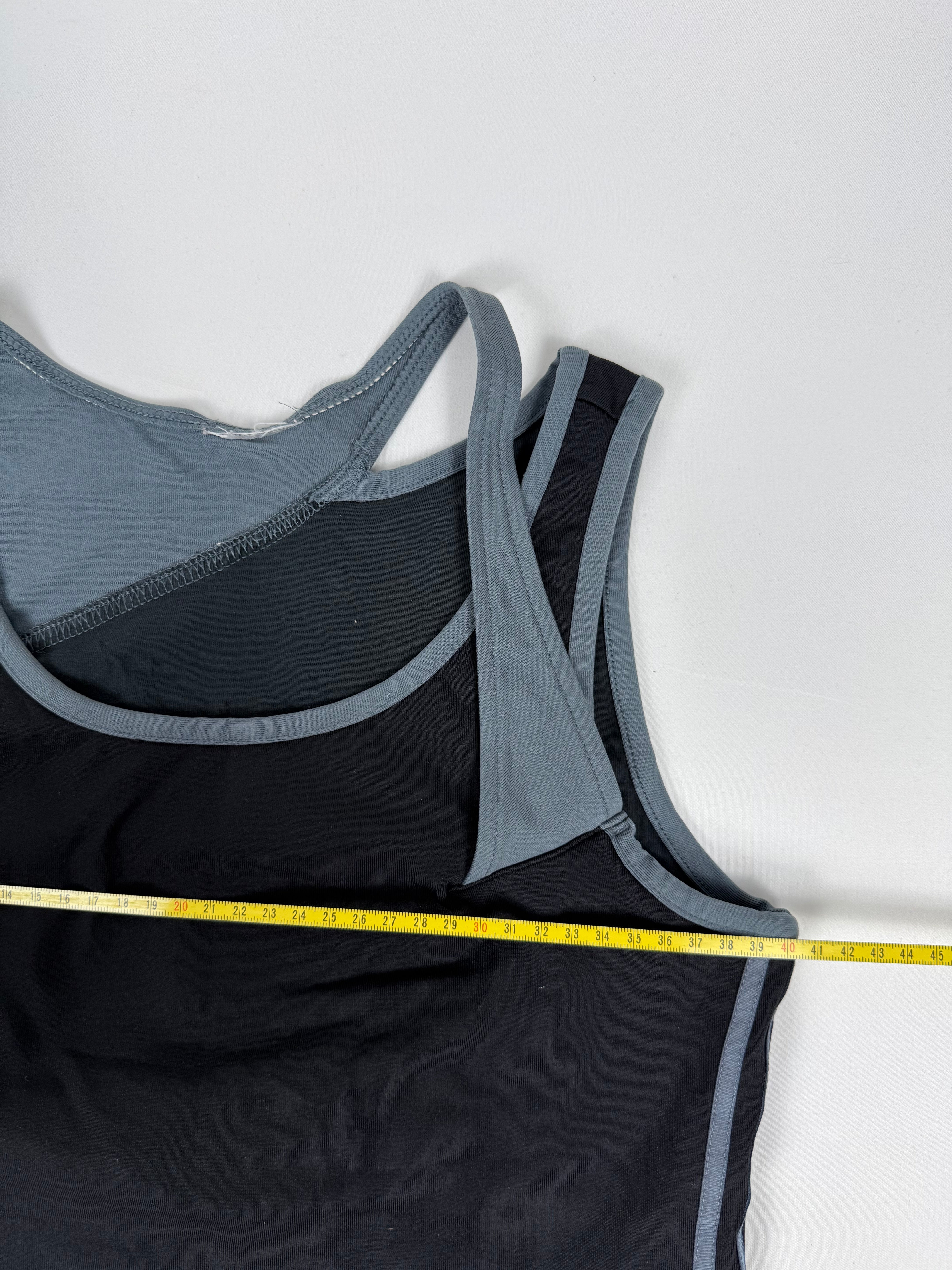 Black activewear top (M)