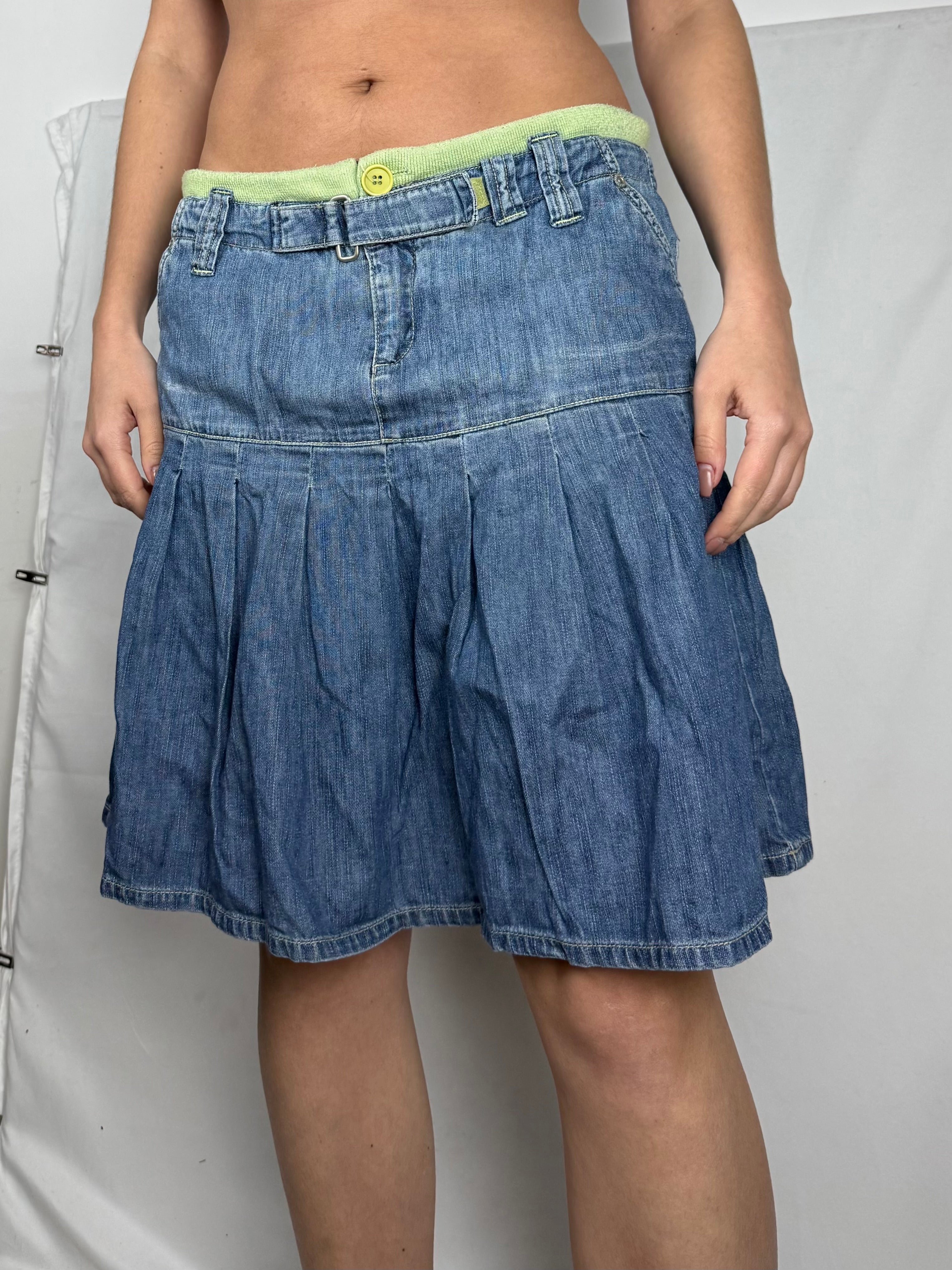 Blue denim low rise pleated mid skirt (M/L)