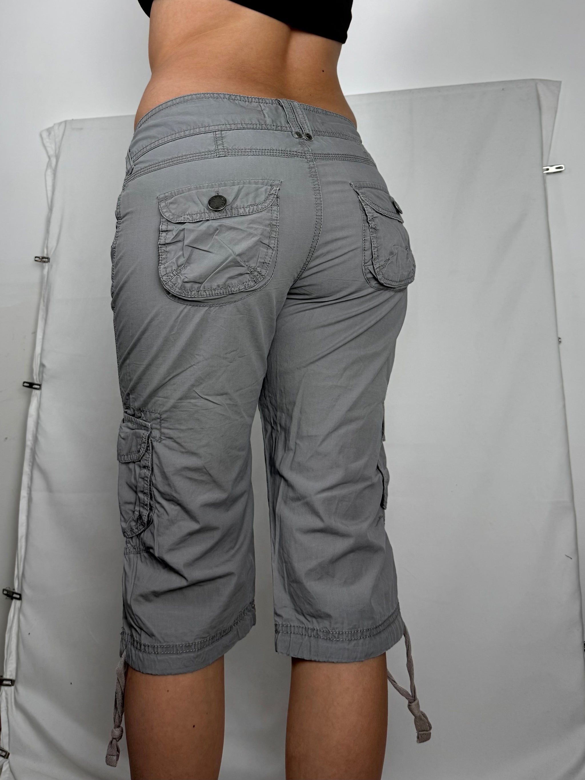 Grey low rise capri pants (S/M)