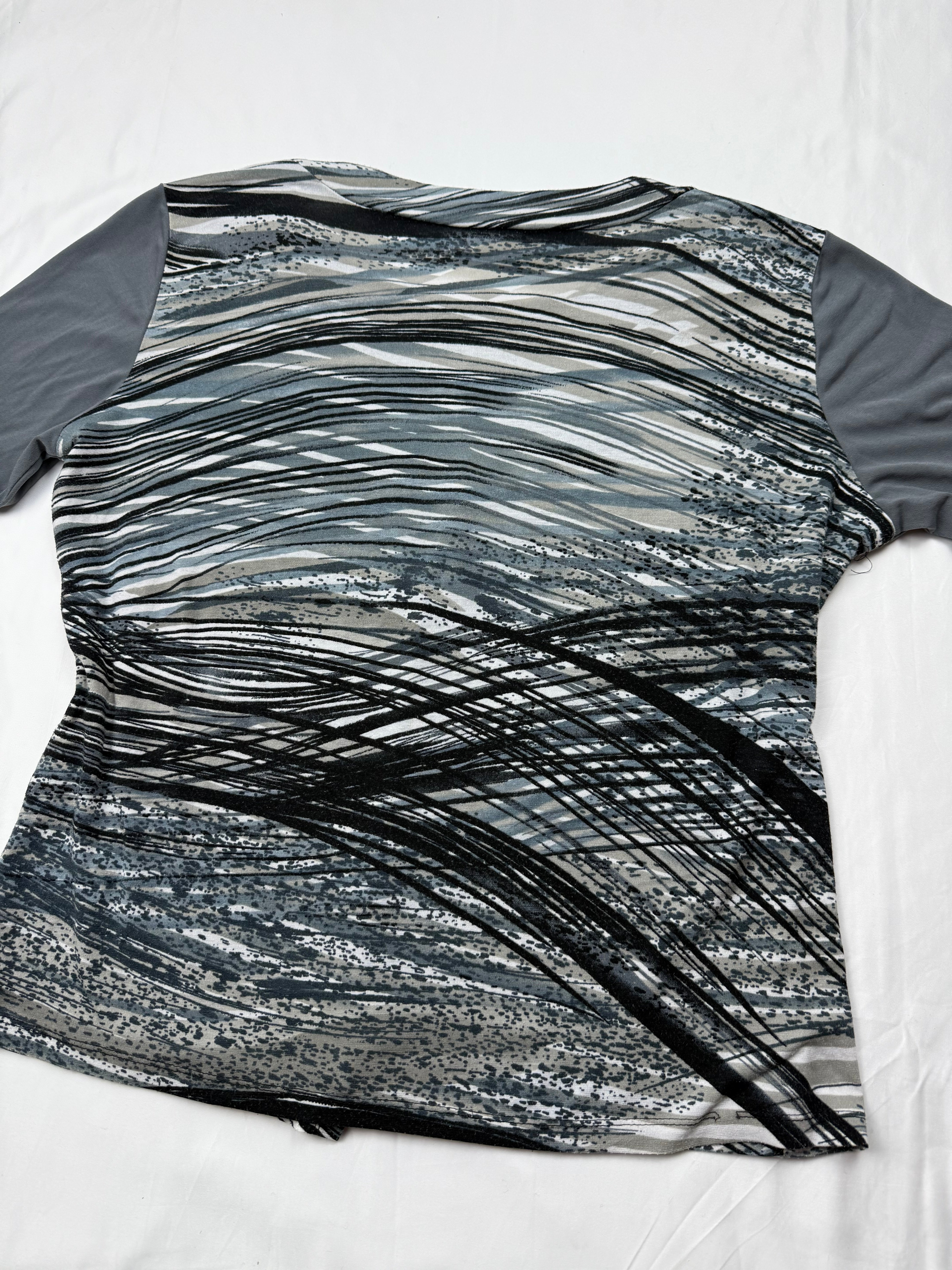 Grey graphic long sleeves top (XXL)