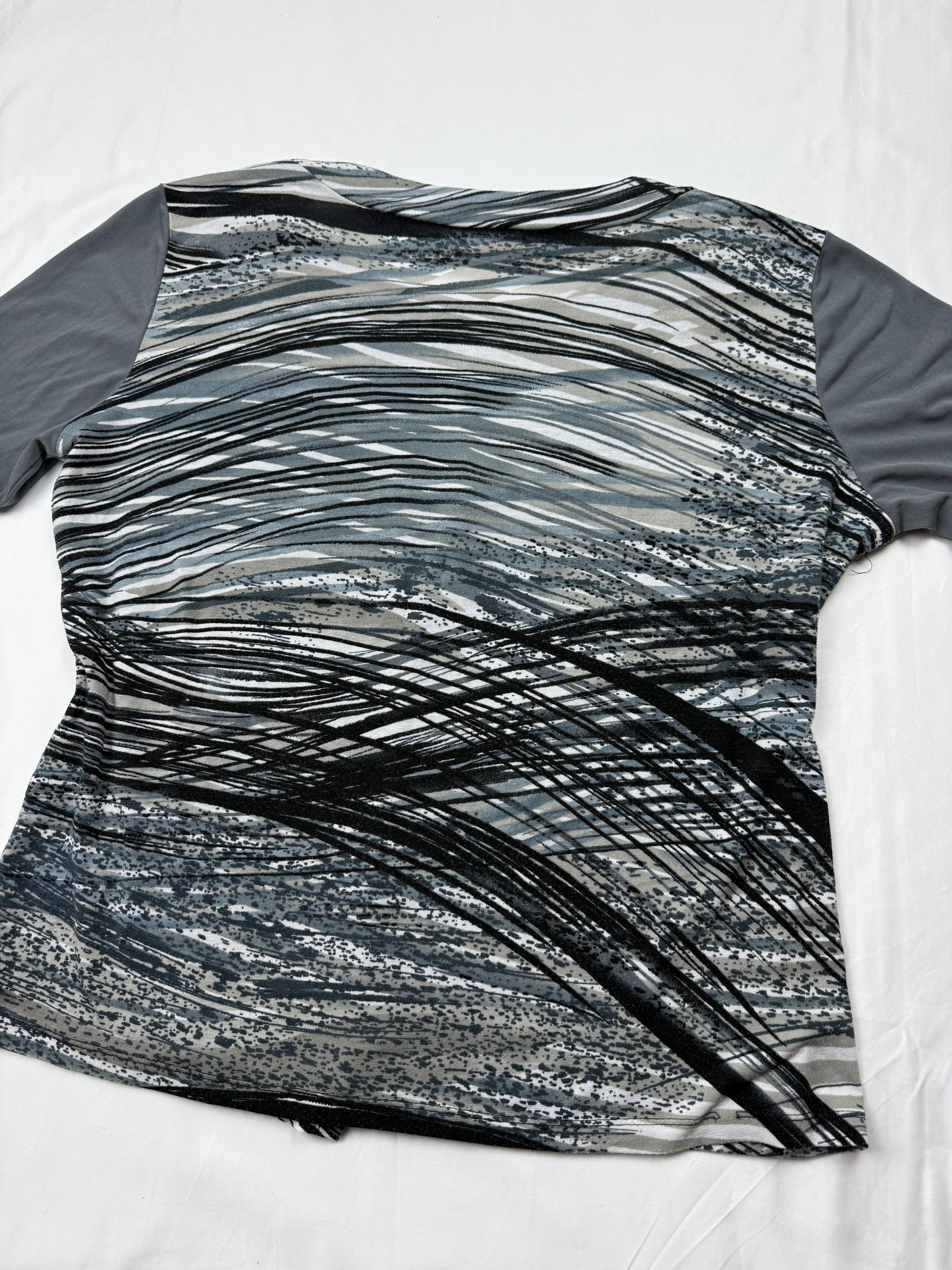 Grey graphic long sleeves top (XXL)
