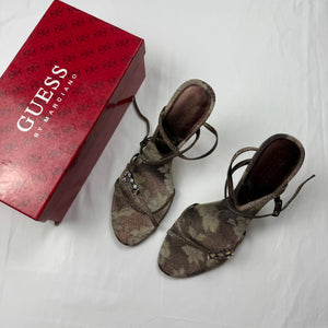 Brown & gold charms heels (41)