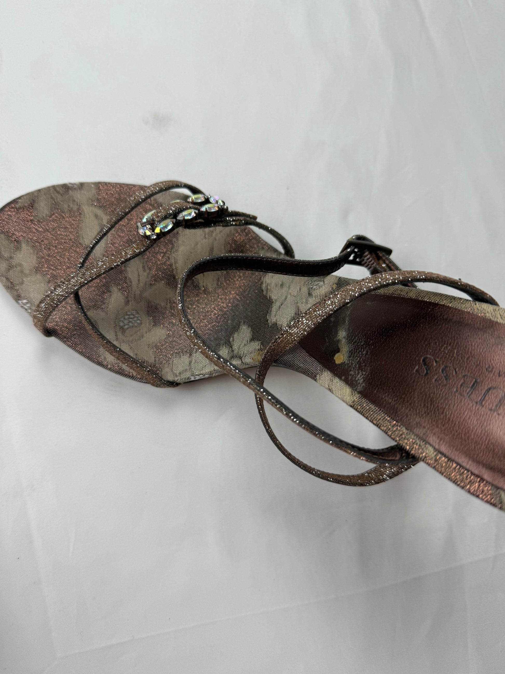 Brown & gold charms heels (41)