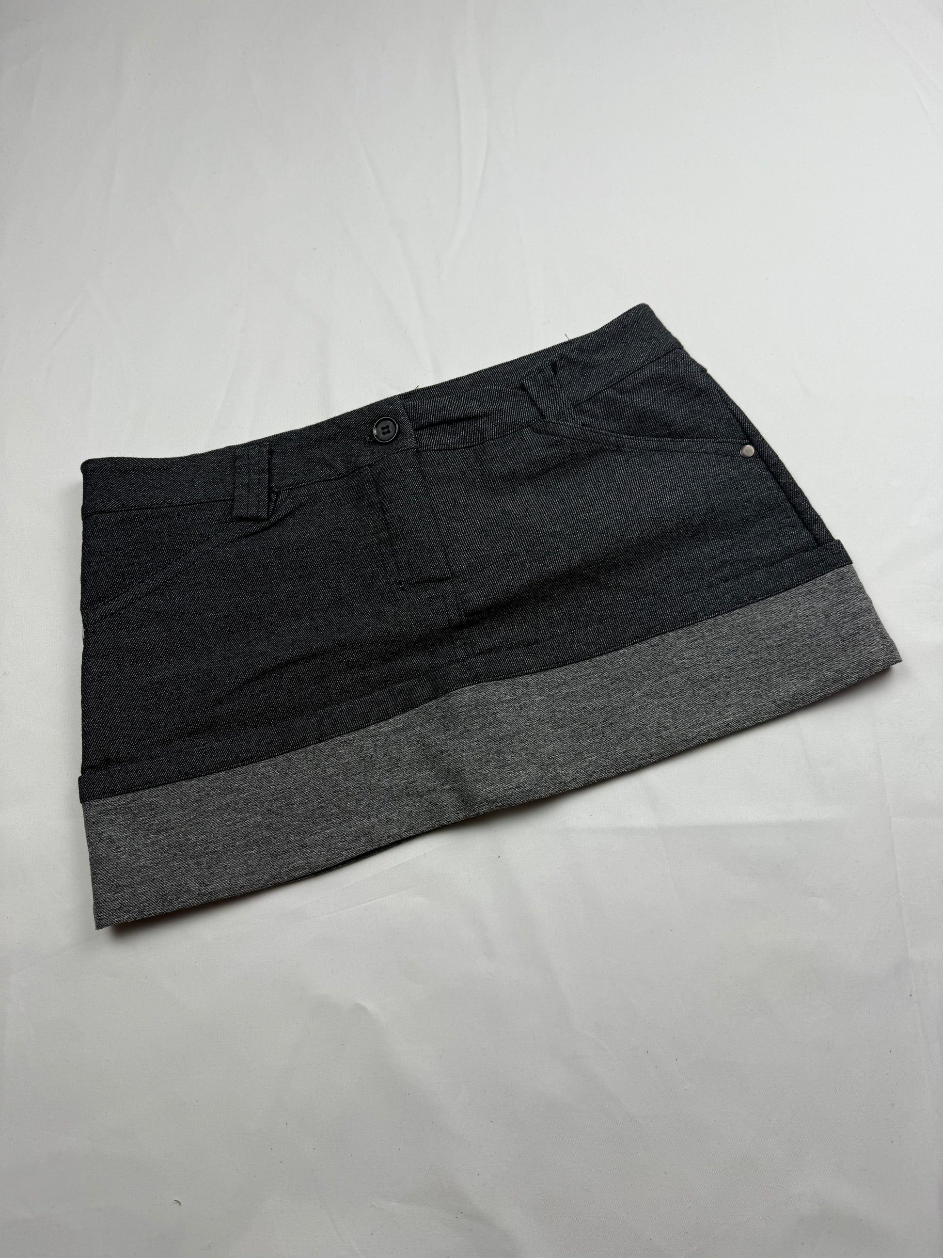 Grey low rise mini skirt (M/L)