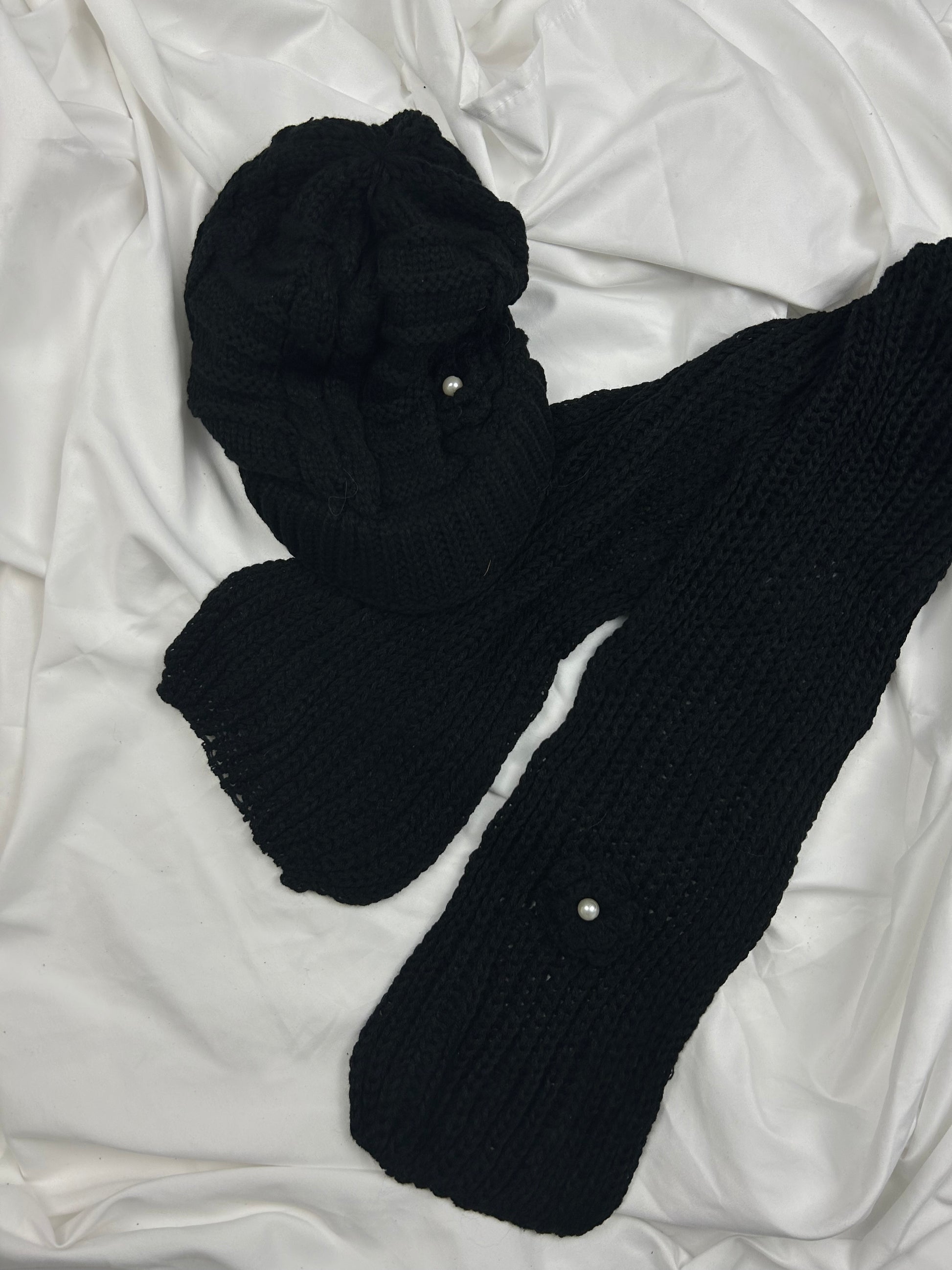 Black hat + knitted scarf set