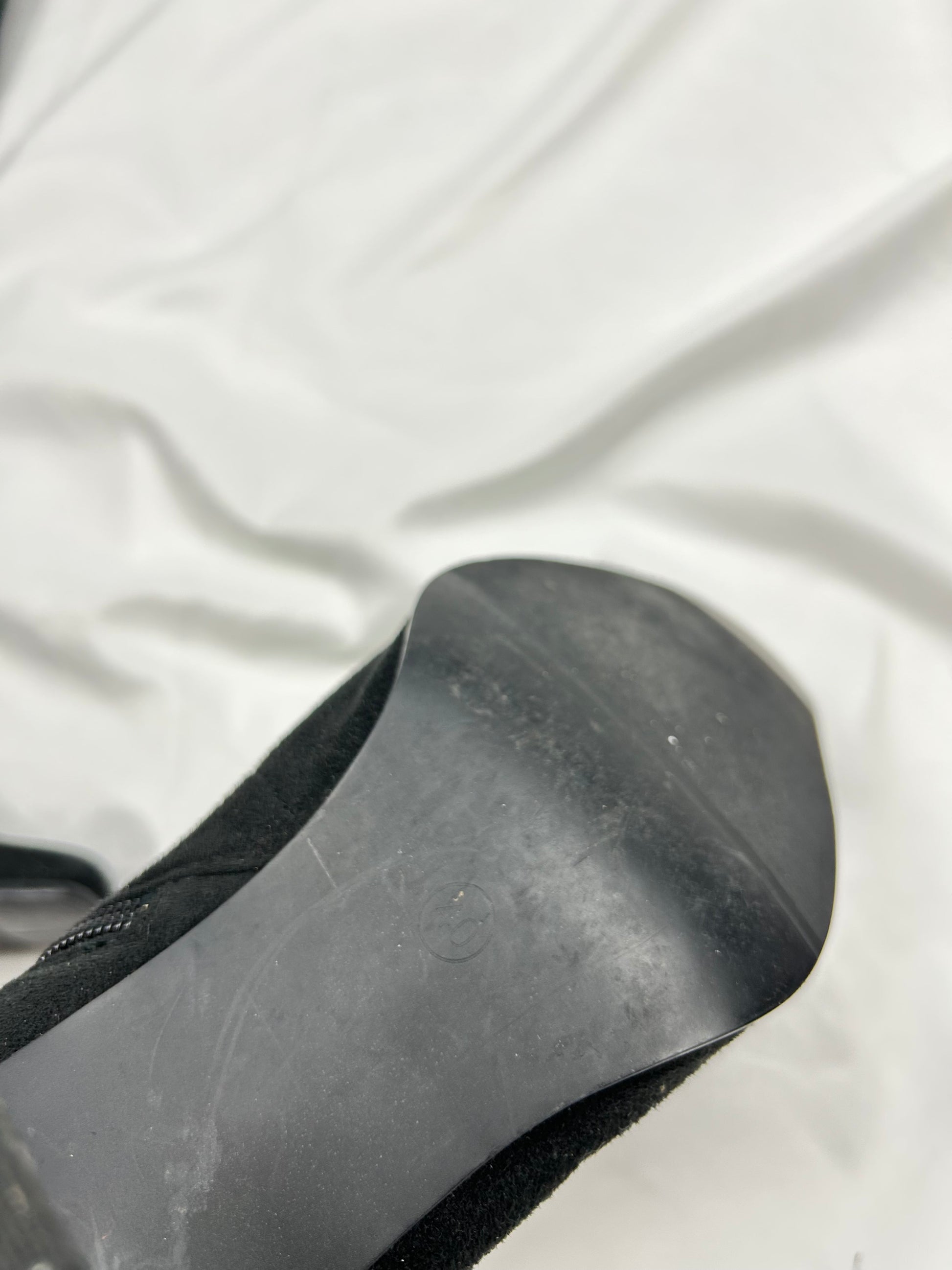 Black suede embroidered kitten heels boots (40)
