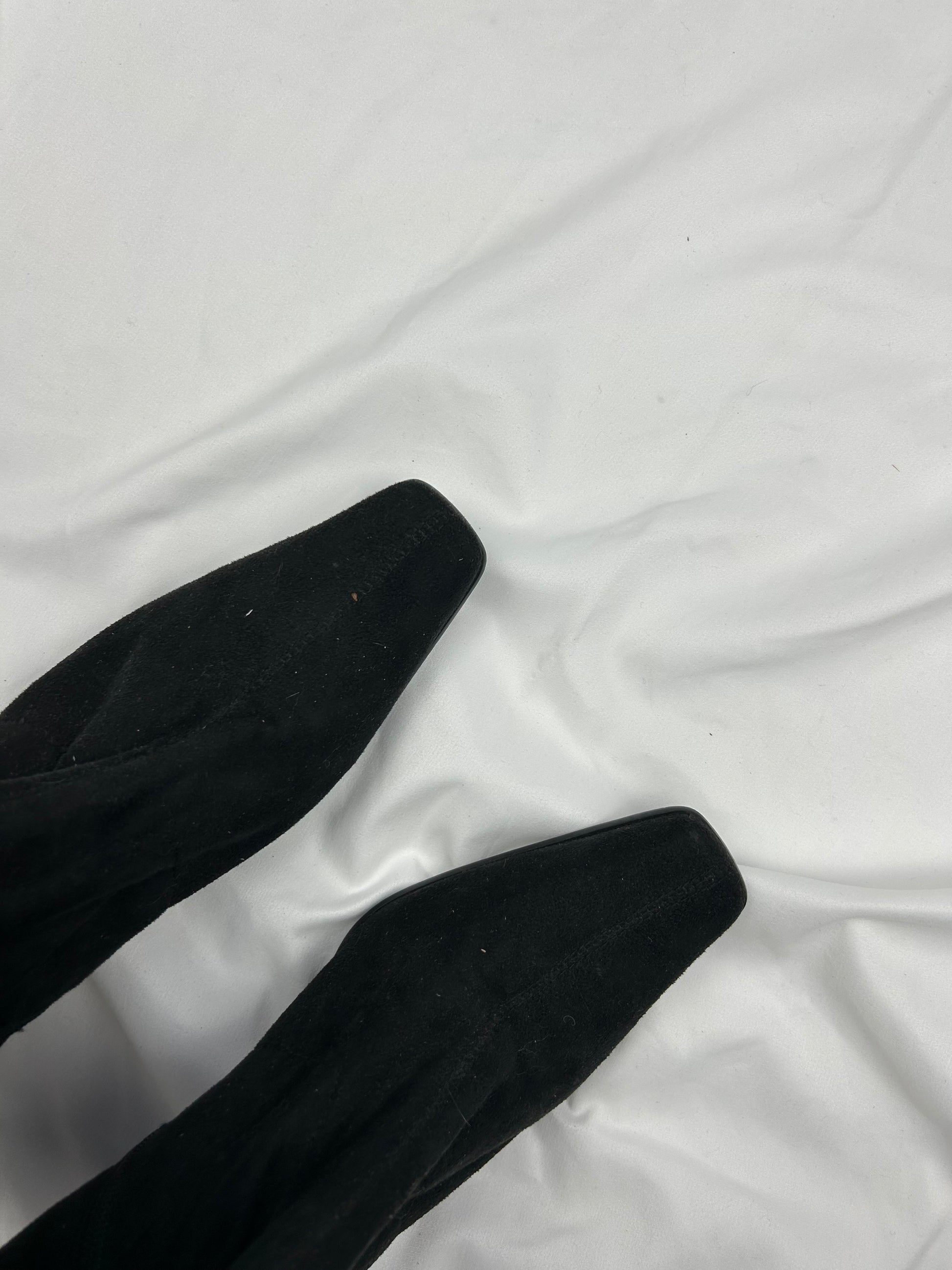 Black suede embroidered kitten heels boots (40)