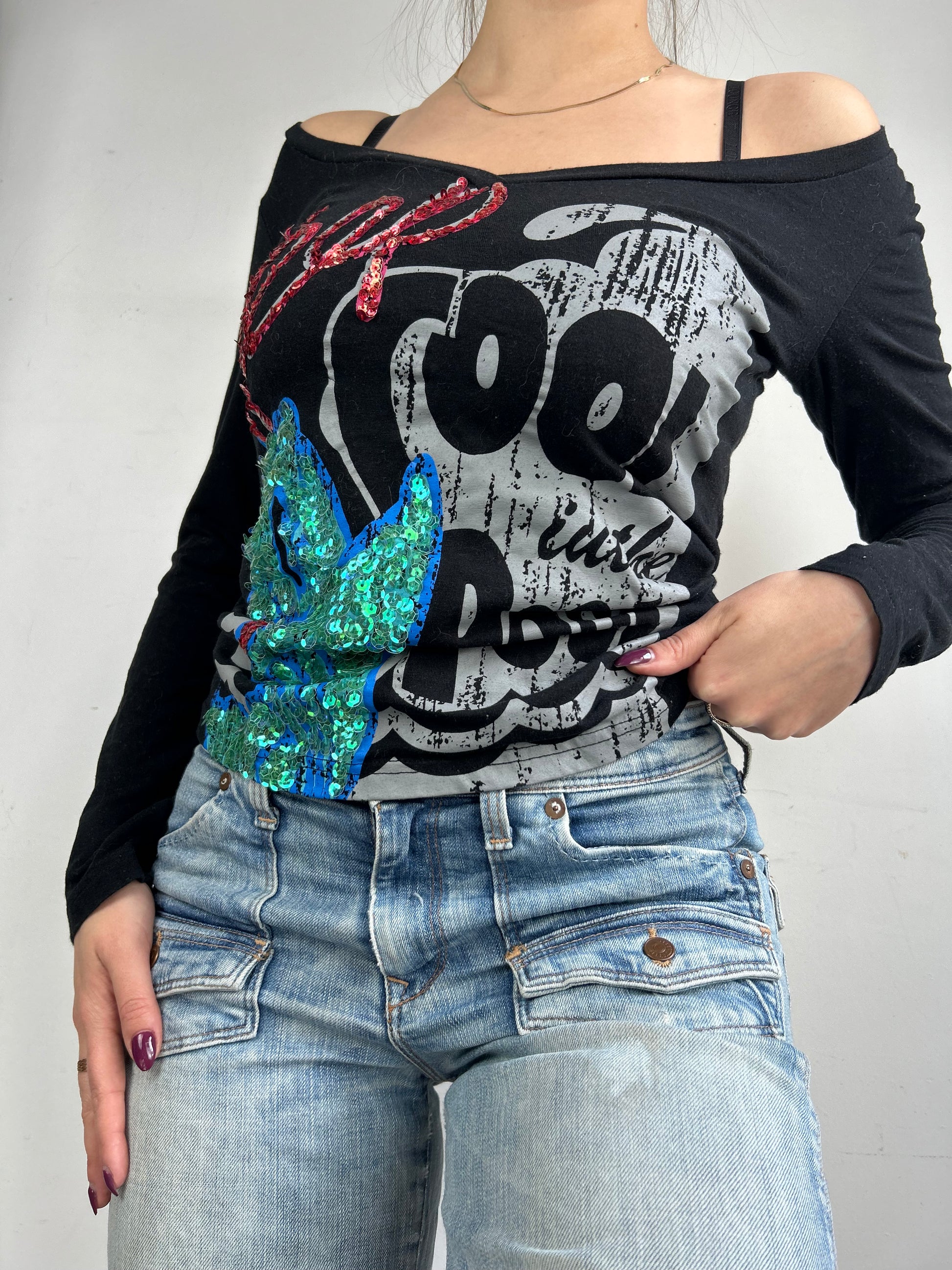 Black graphic long sleeves top (S)