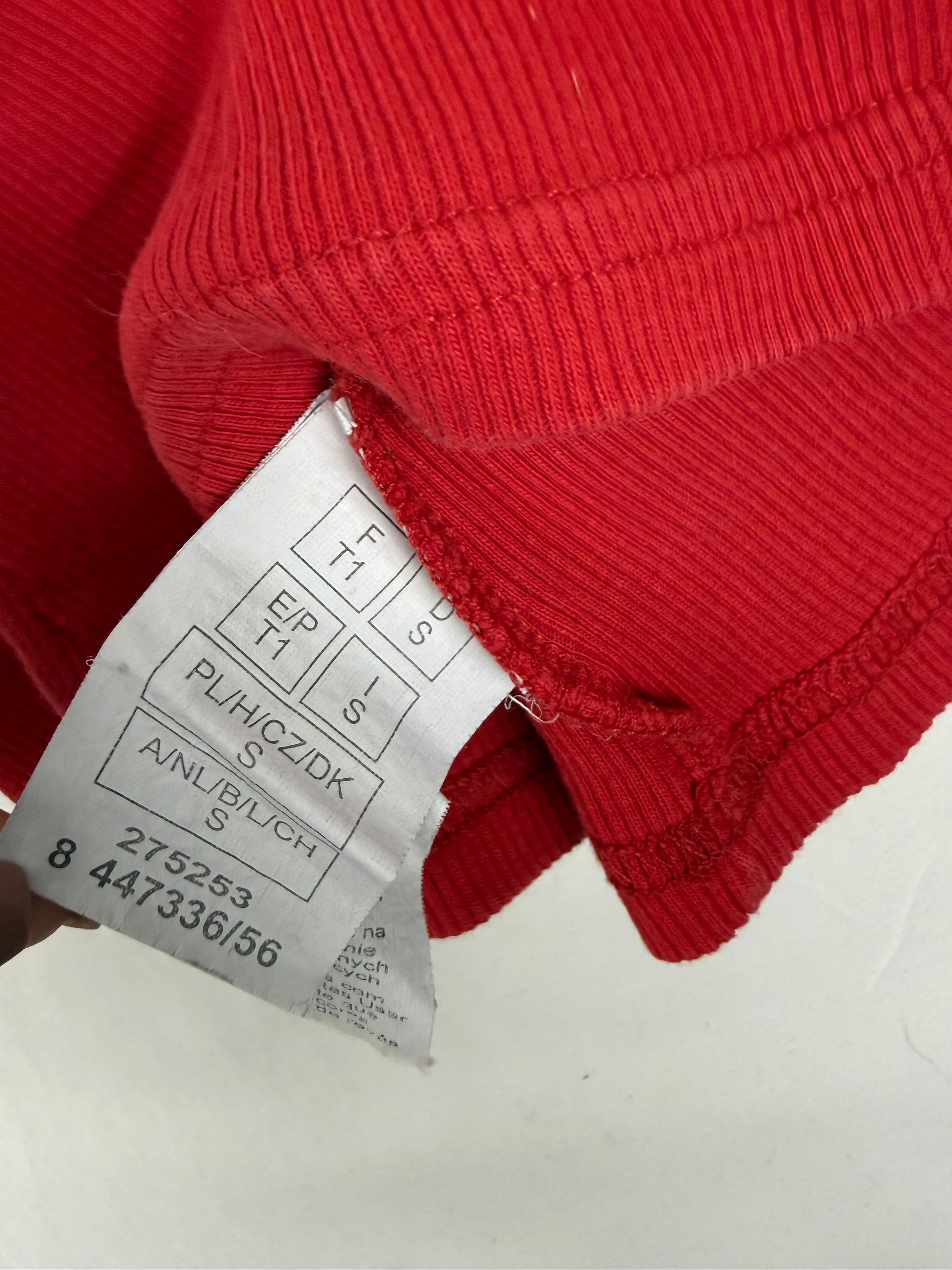 Red tight fit 100% cotton tee (S)