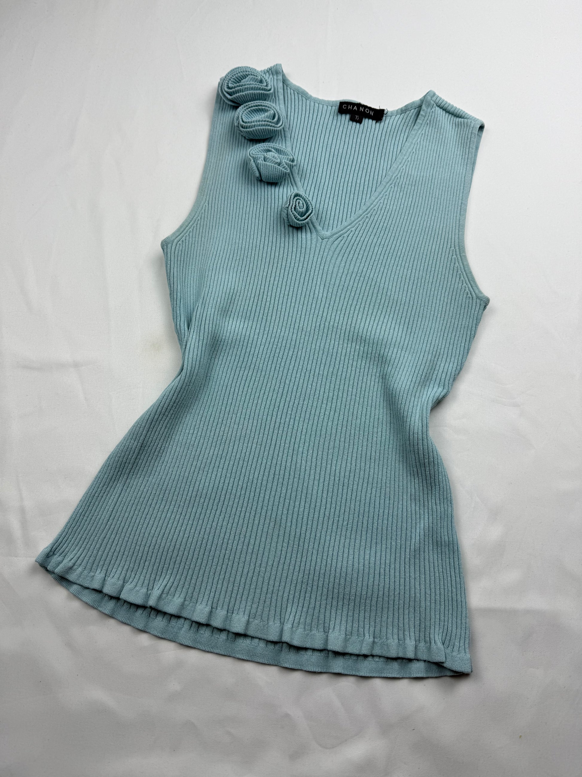 Blue ribbed flower appliqué knitted tank top (M)