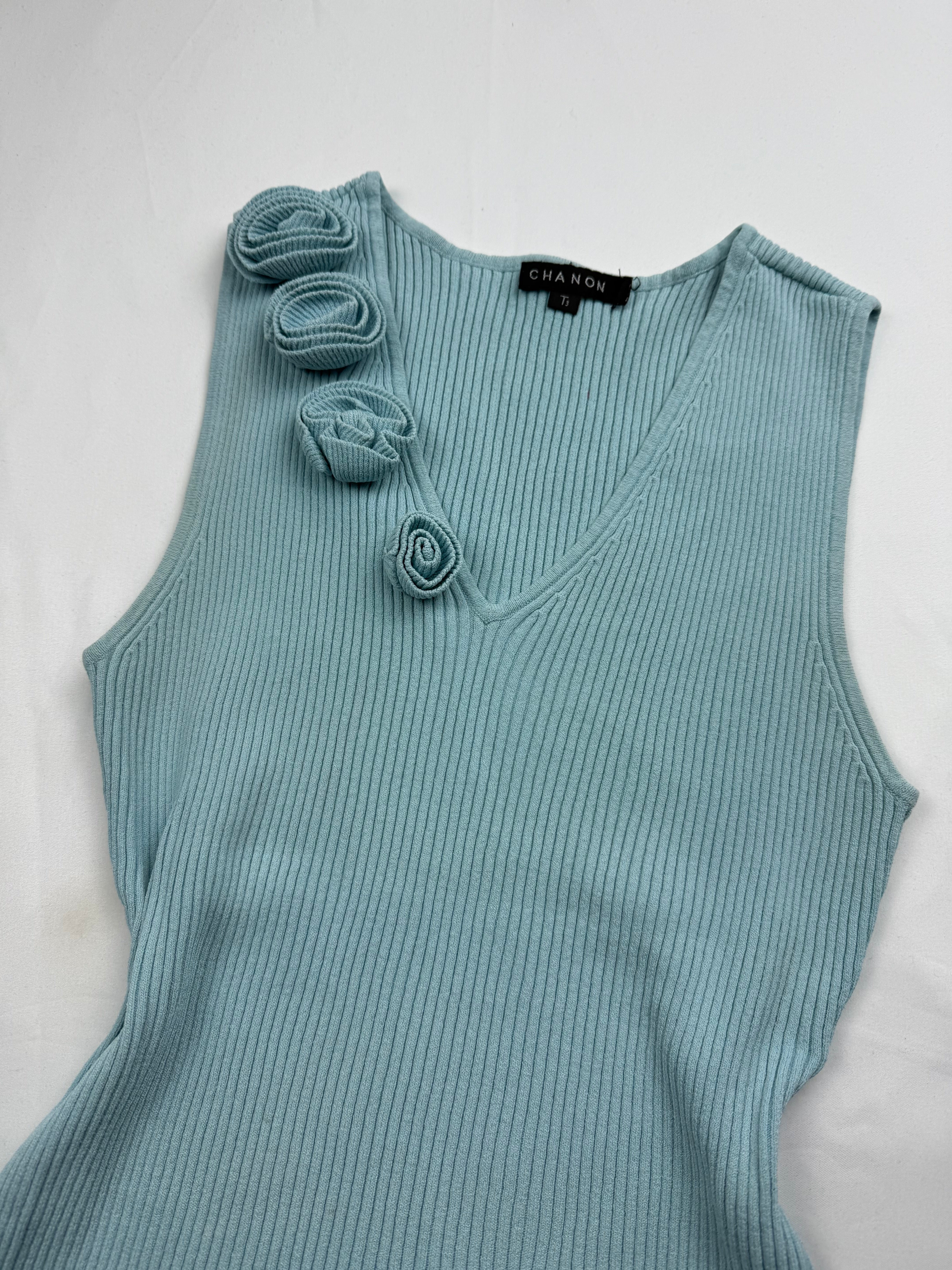 Blue ribbed flower appliqué knitted tank top (M)