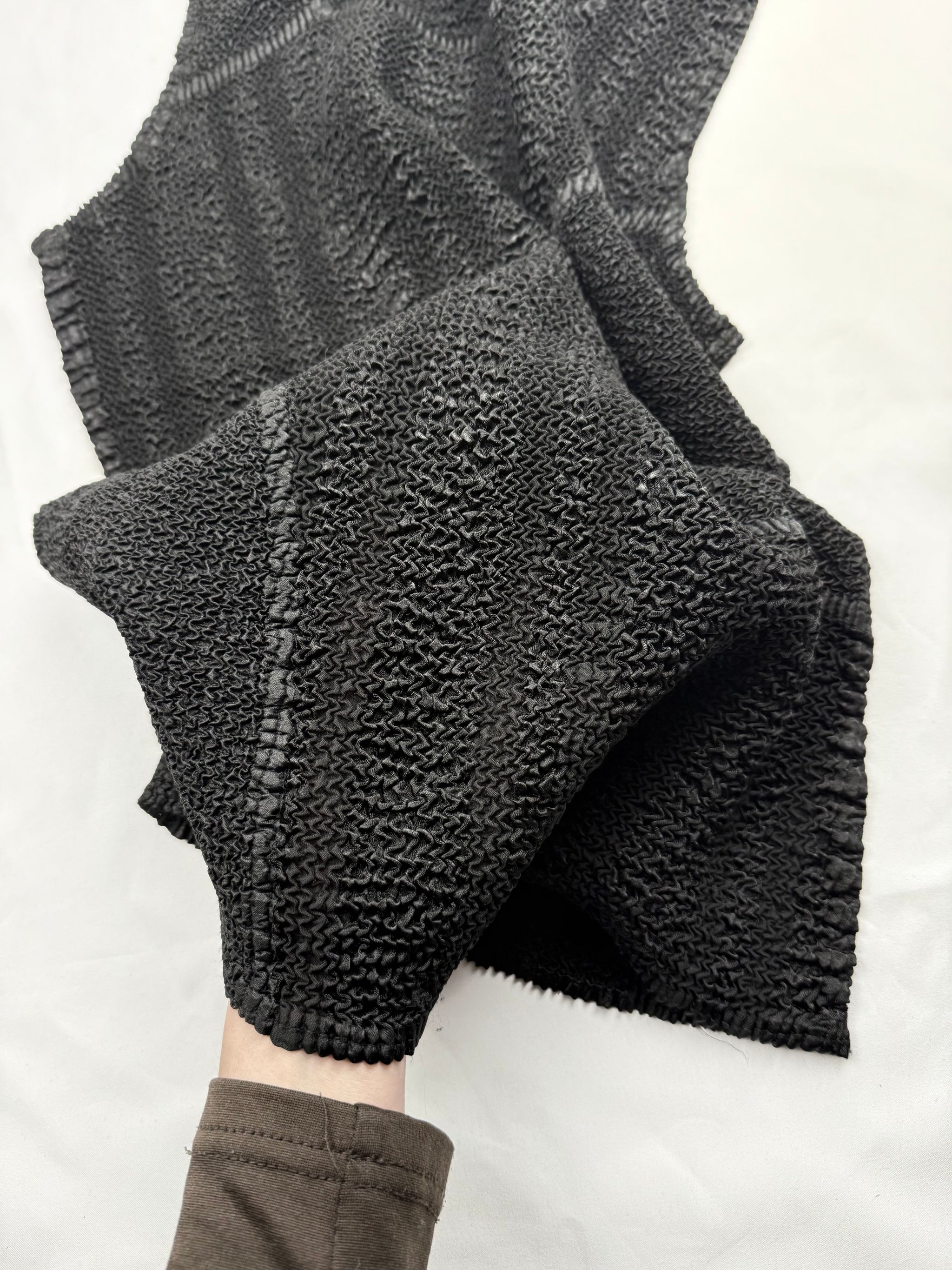 Black stretchy knitted tank top (M)