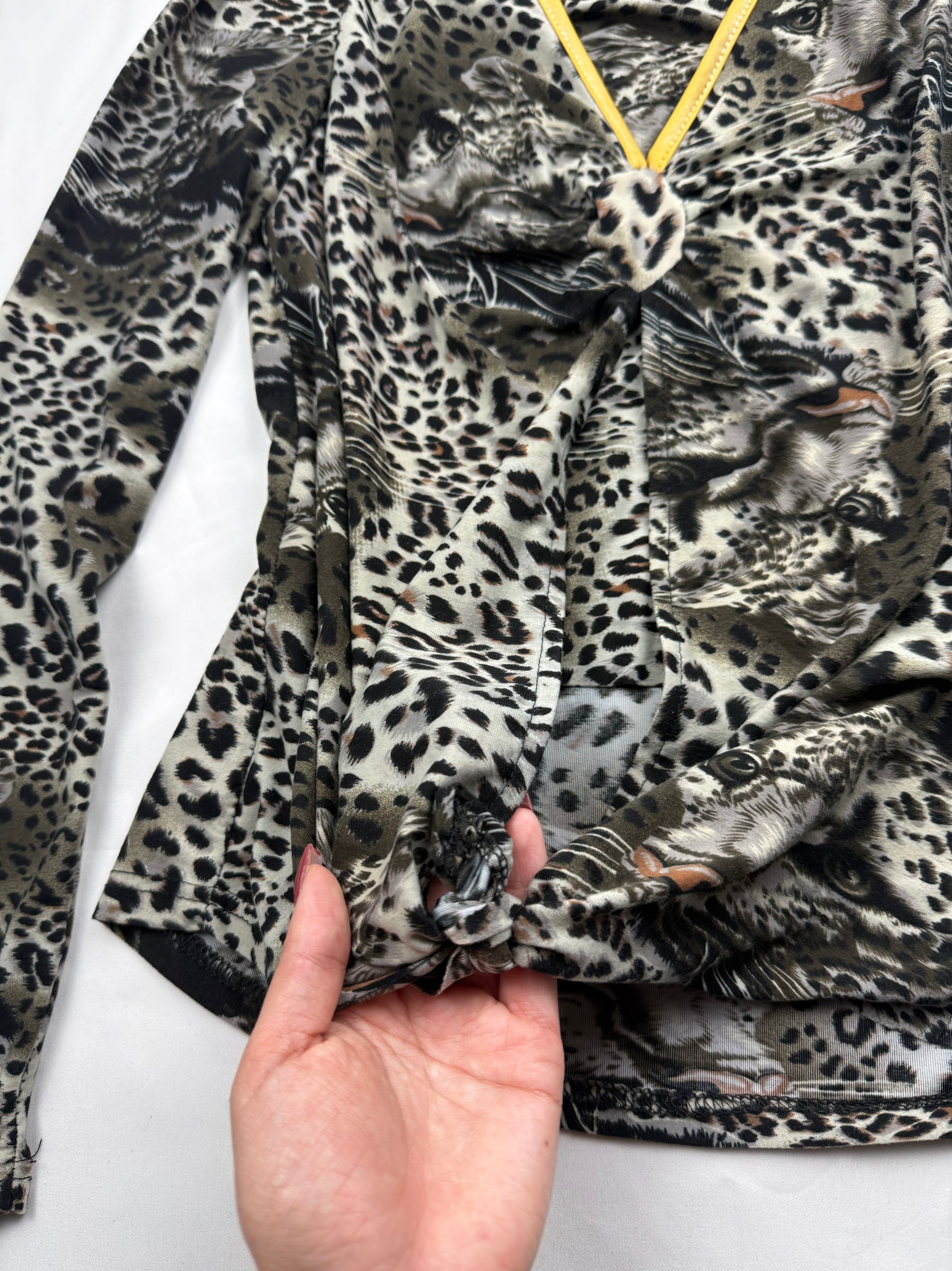 Grey panther print long sleeves top (M/L)