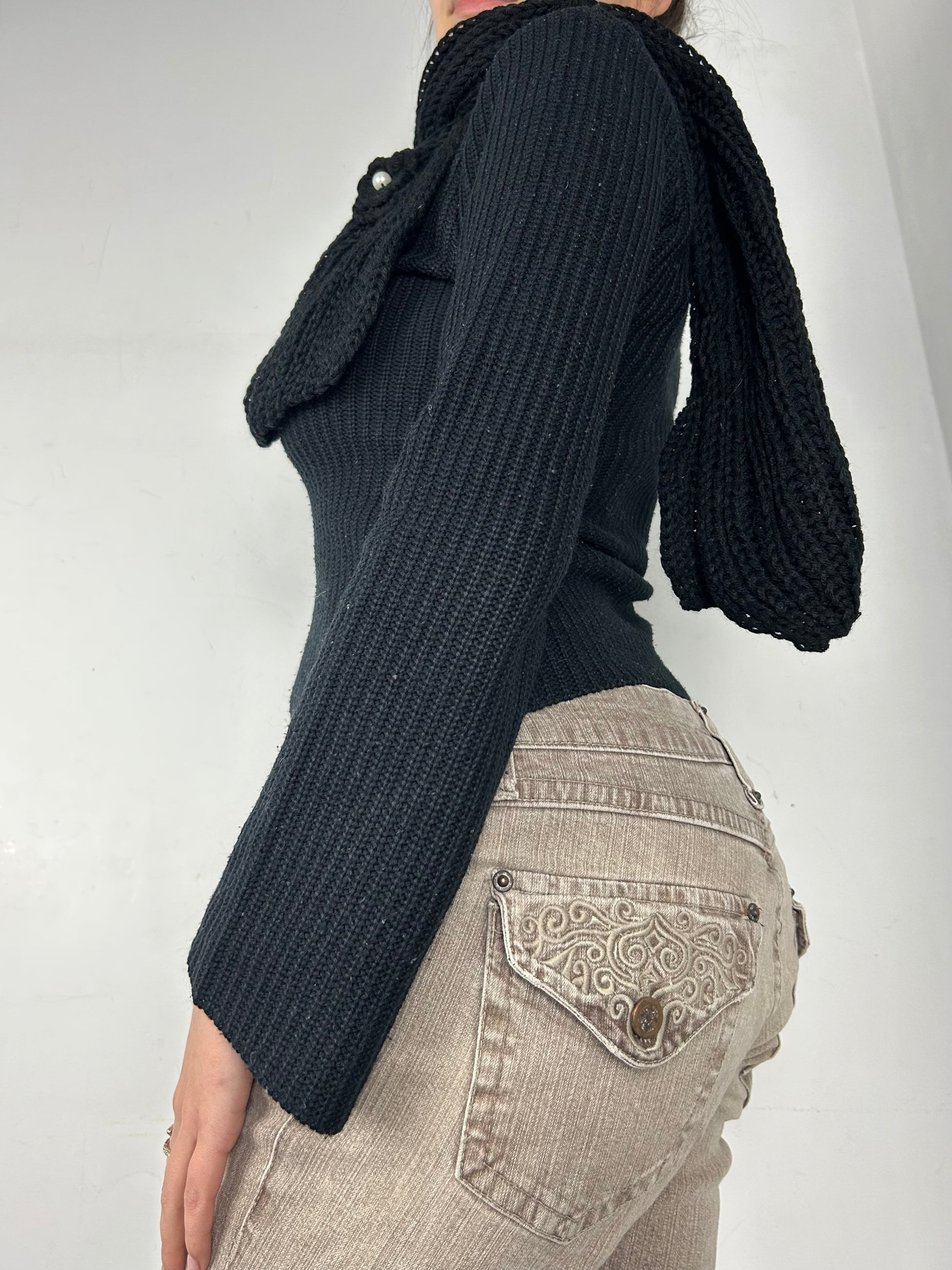 Black hat + knitted scarf set
