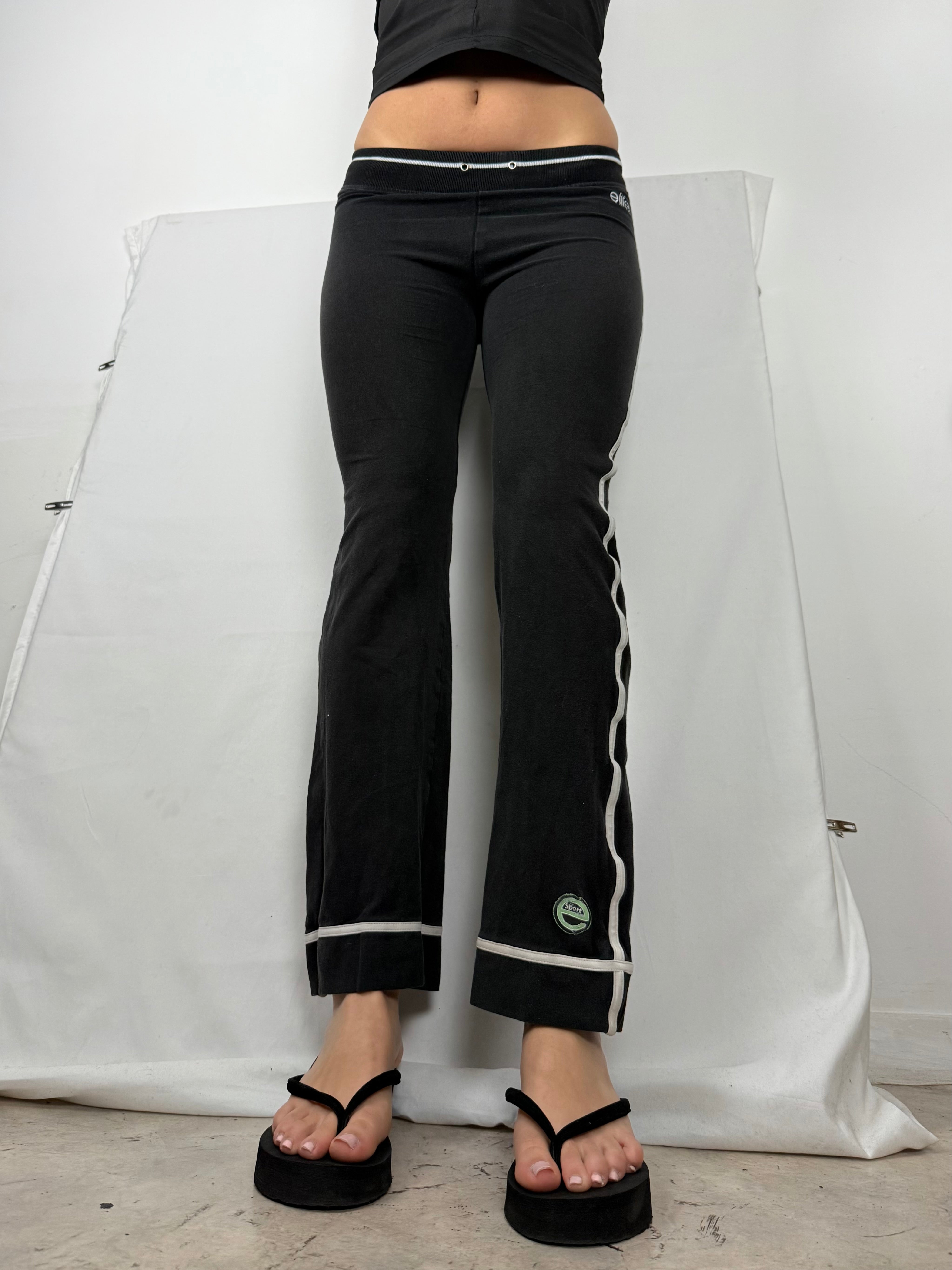 Black stretchy low rise gym pants (XS/S)