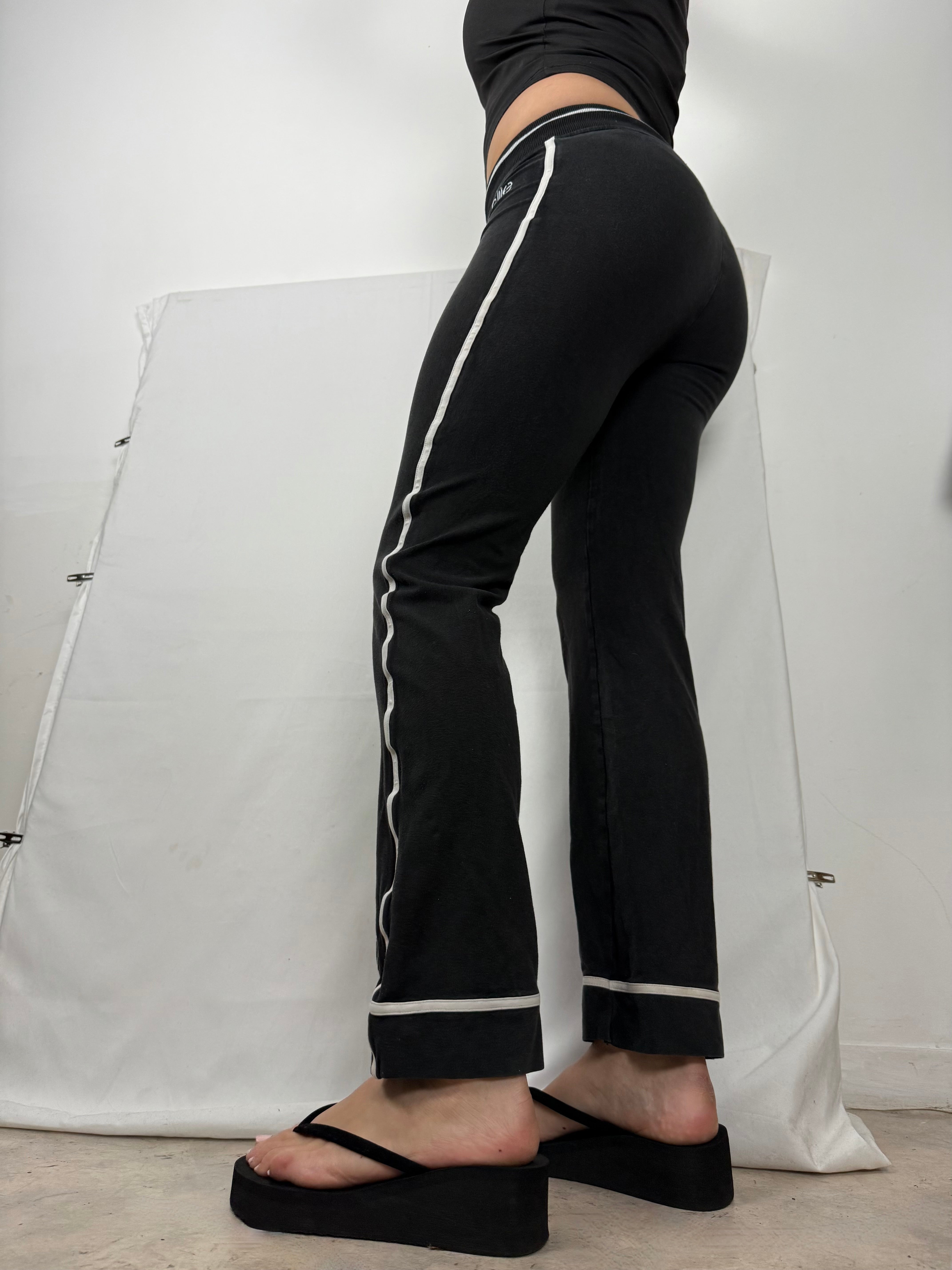 Black stretchy low rise gym pants (XS/S)