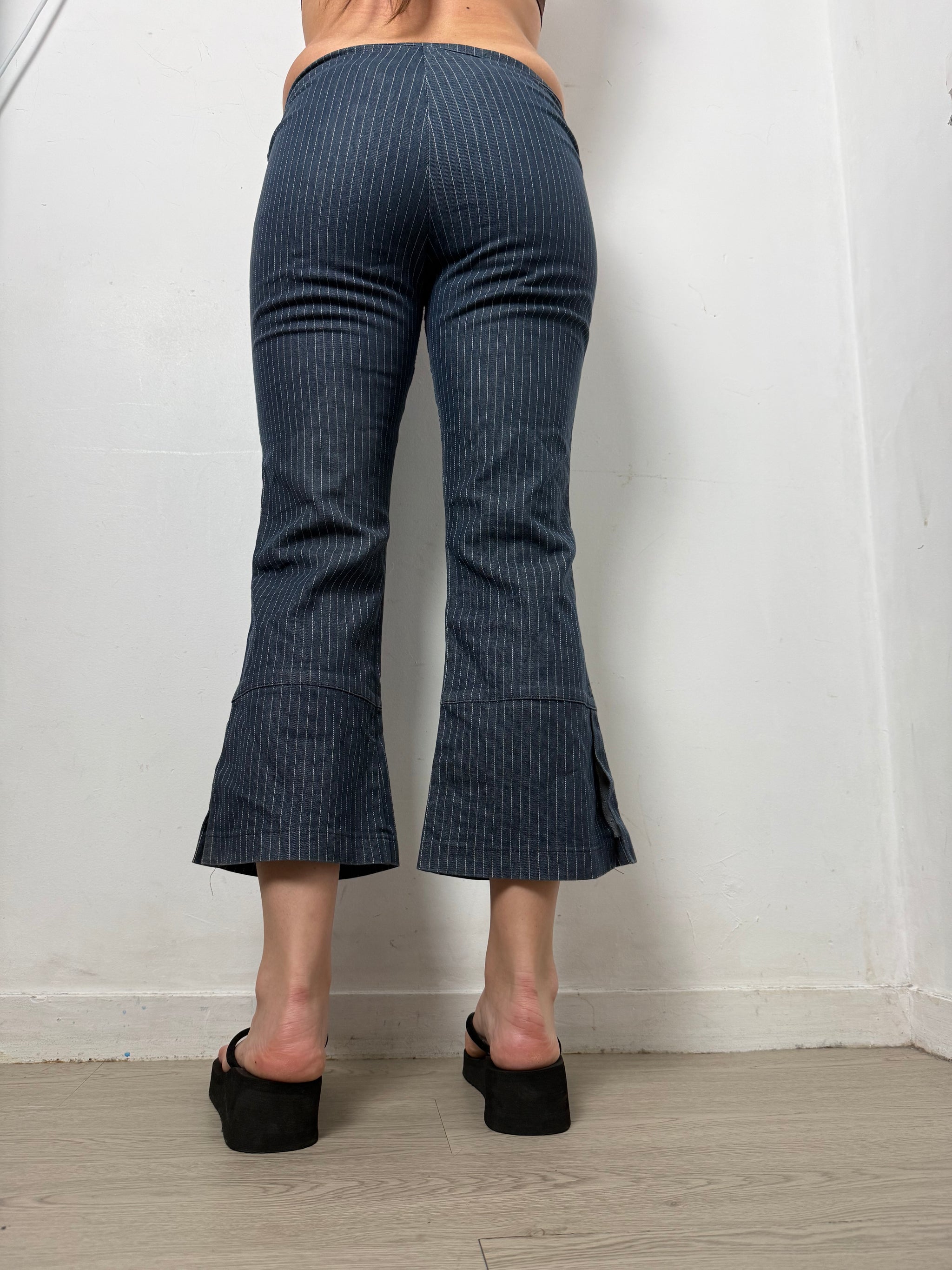 Navy striped low rise capri pants (M)