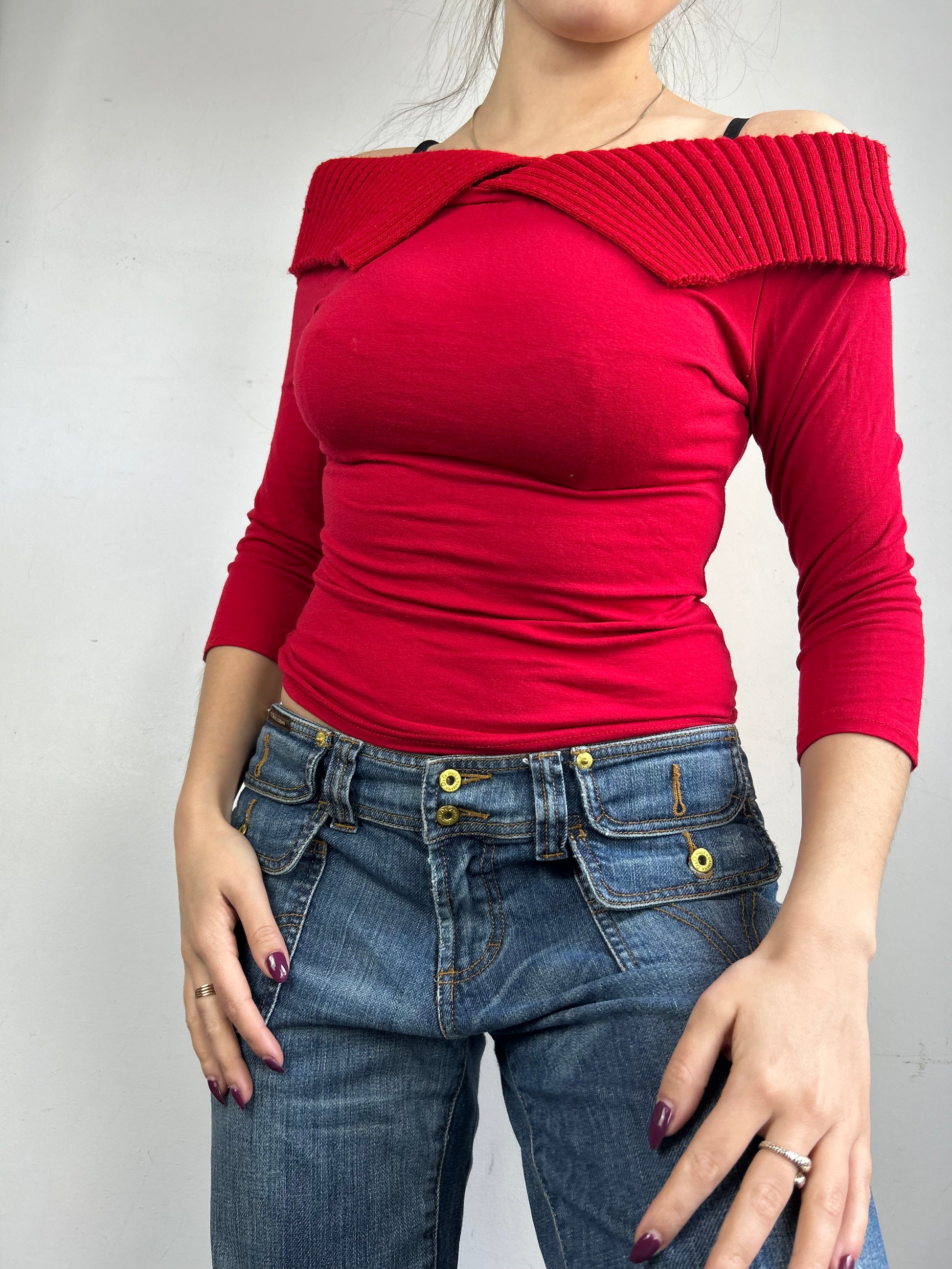 Red knitted neck long sleeves top (S/M)