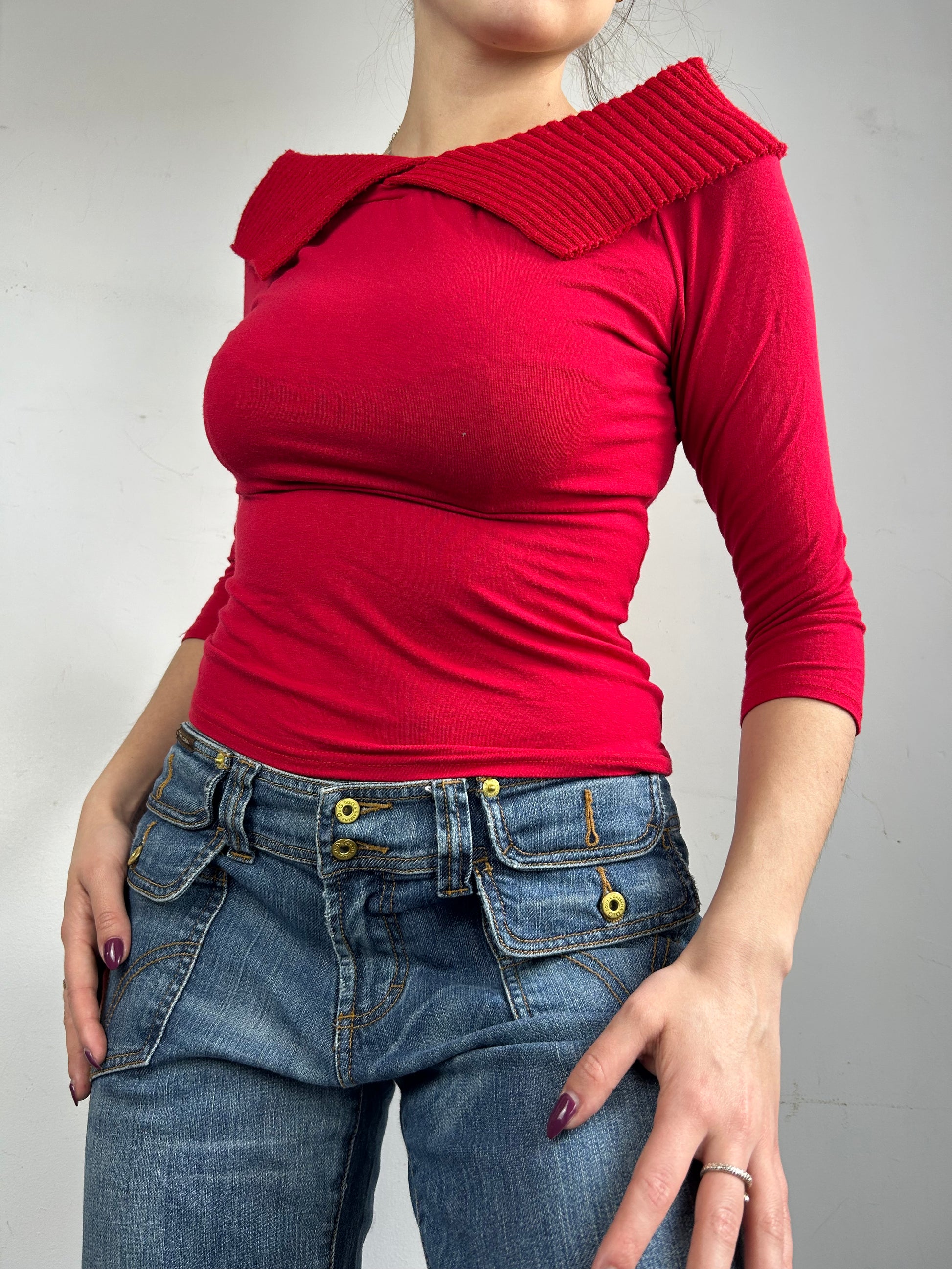 Red knitted neck long sleeves top (S/M)
