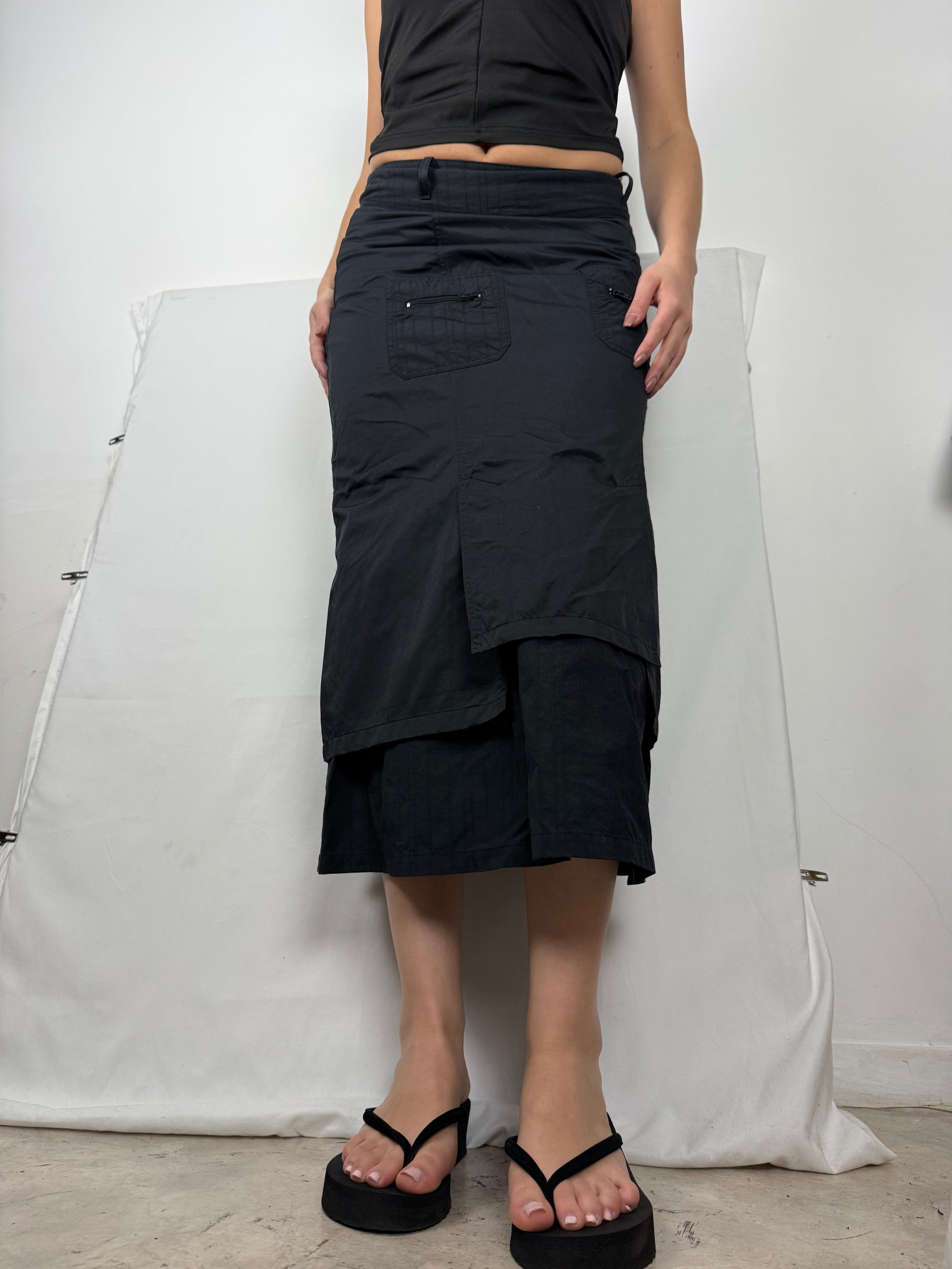 Black low rise maxi skirt (S/M)