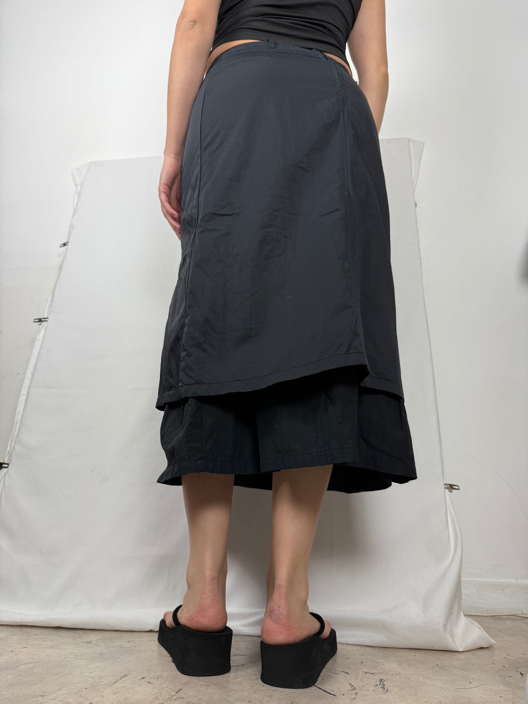 Black low rise maxi skirt (S/M)