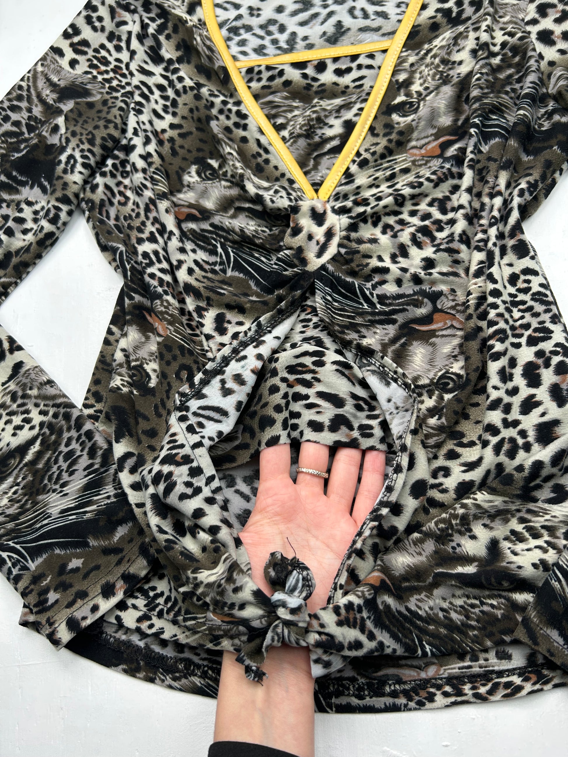 Grey panther print long sleeves top (M/L)