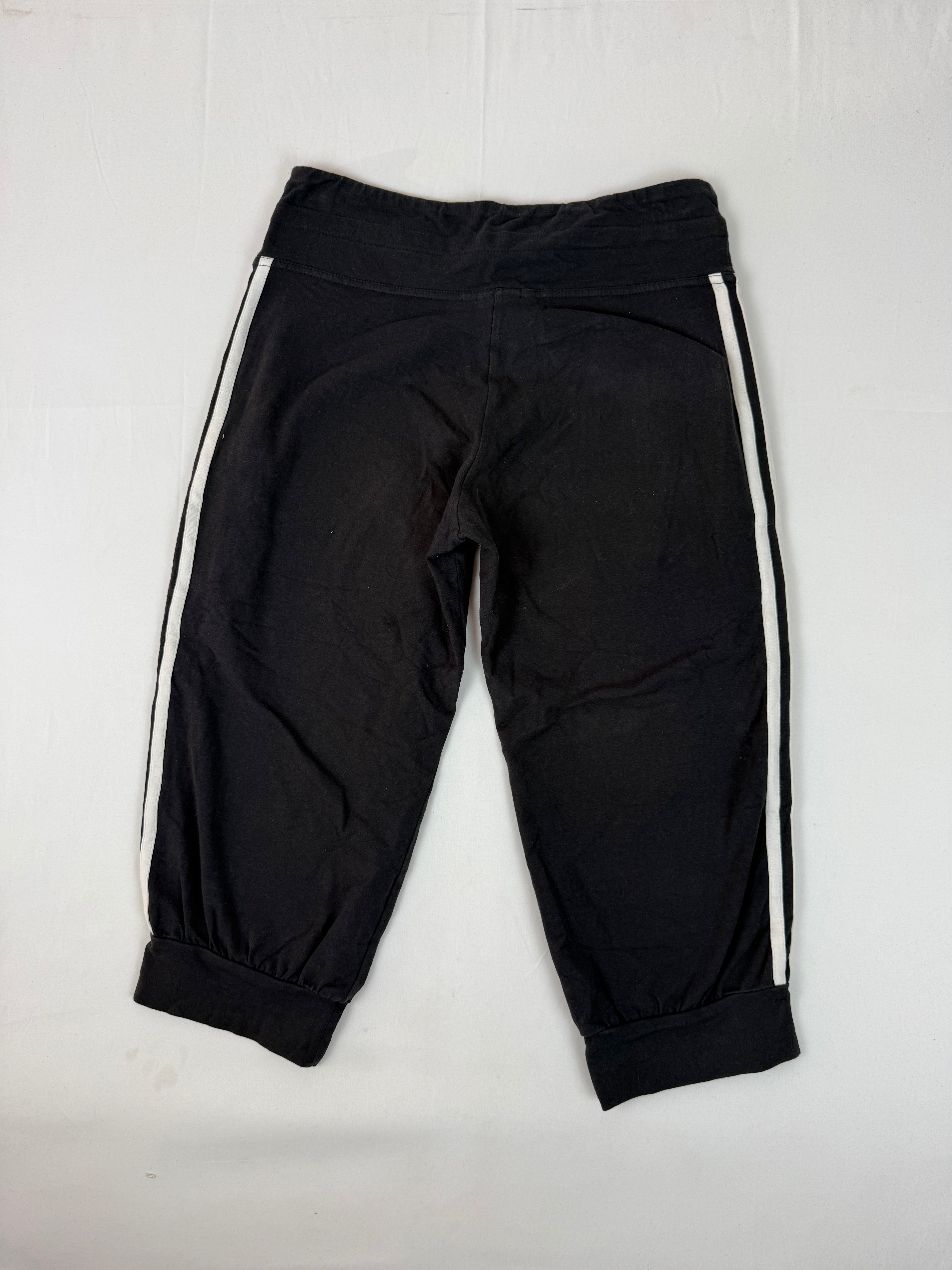 Black activewear low waist capri pants (S)