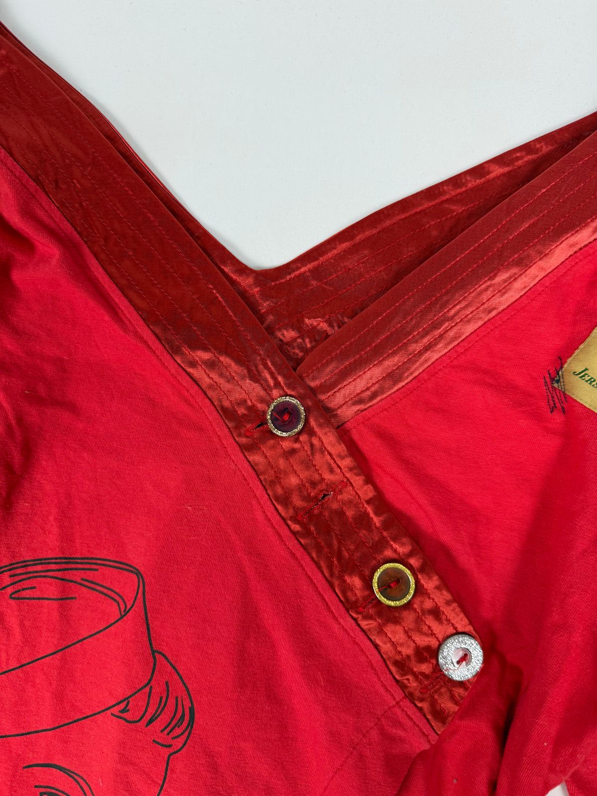 Red graphic long sleeves top (L)