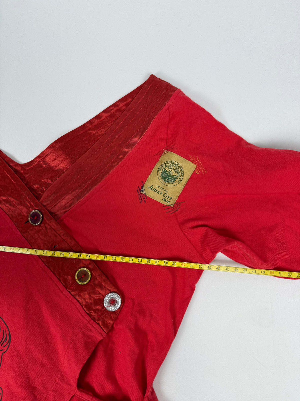 Red graphic long sleeves top (L)