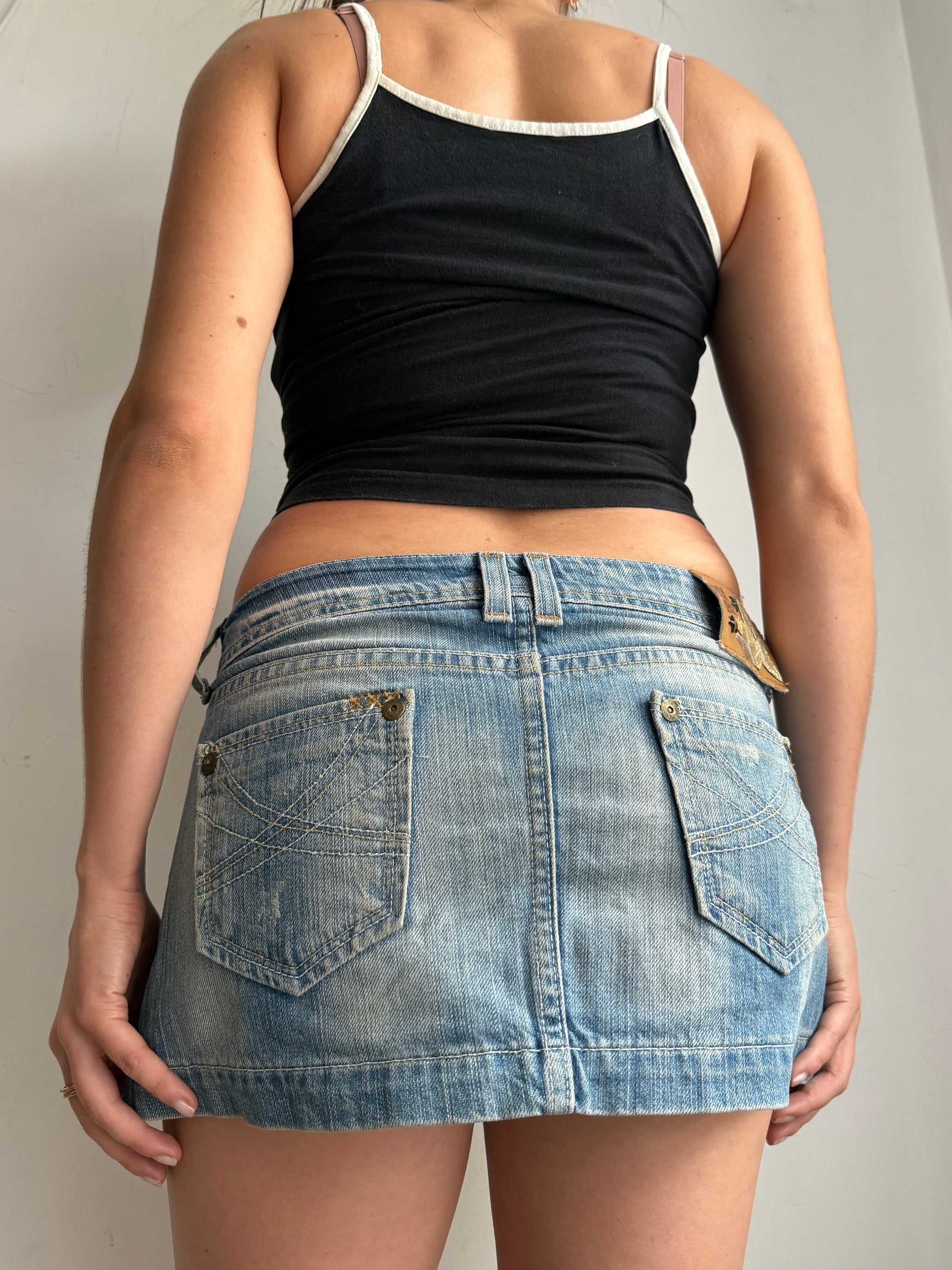 Blue denim low rise mini skirt (M)