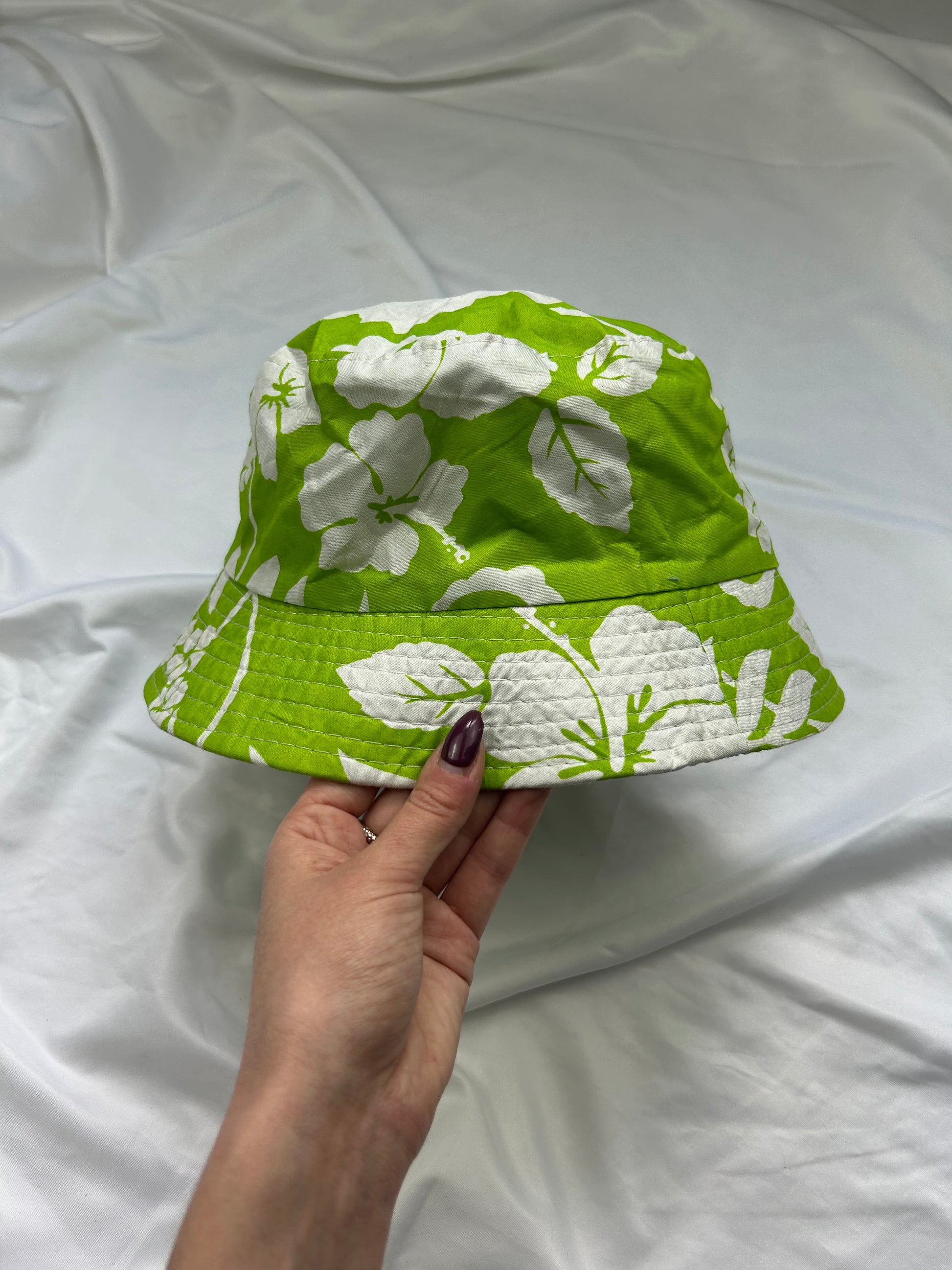 Green hibiscus Hawaii floral bucket hat