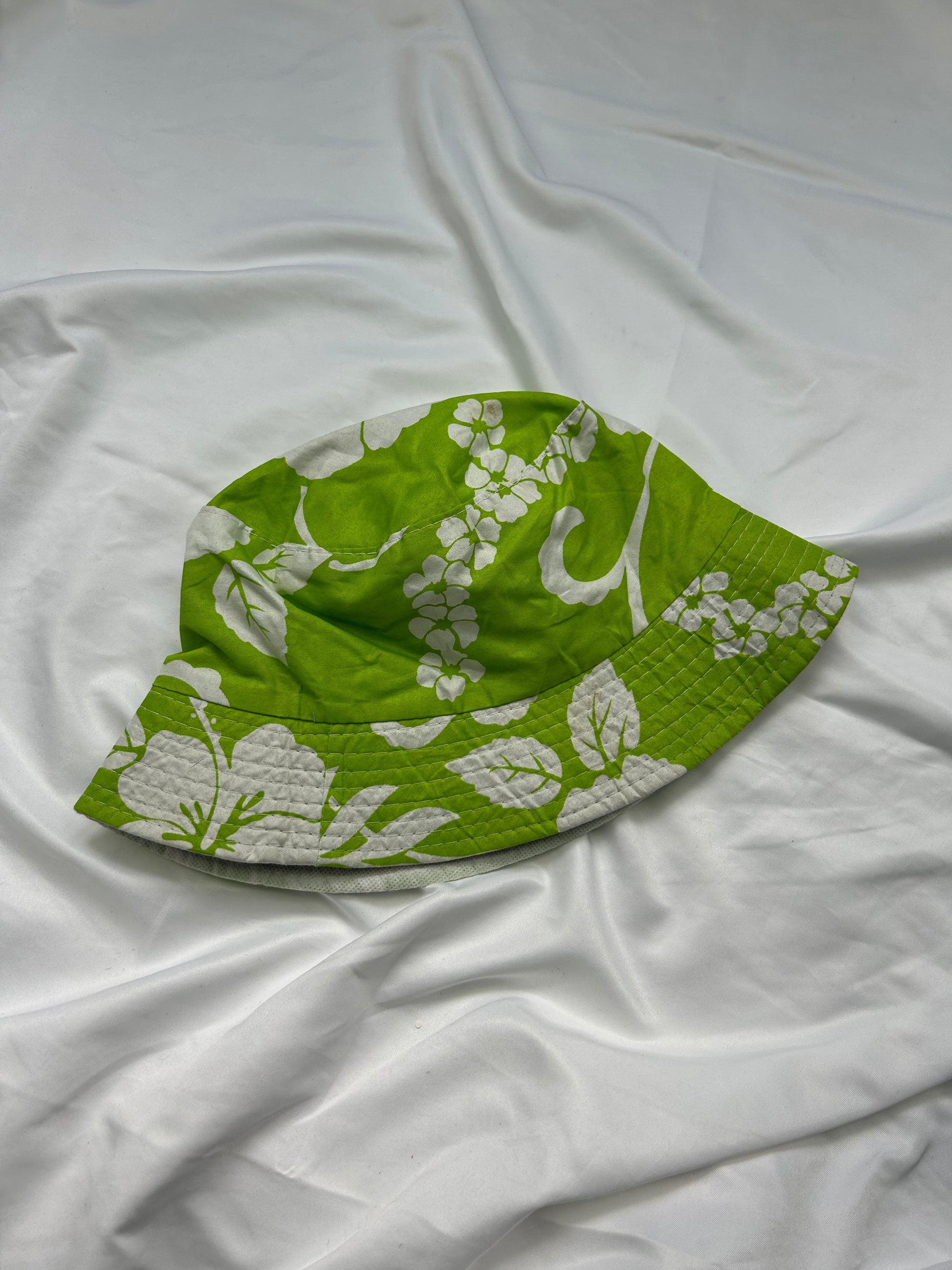 Green hibiscus Hawaii floral bucket hat