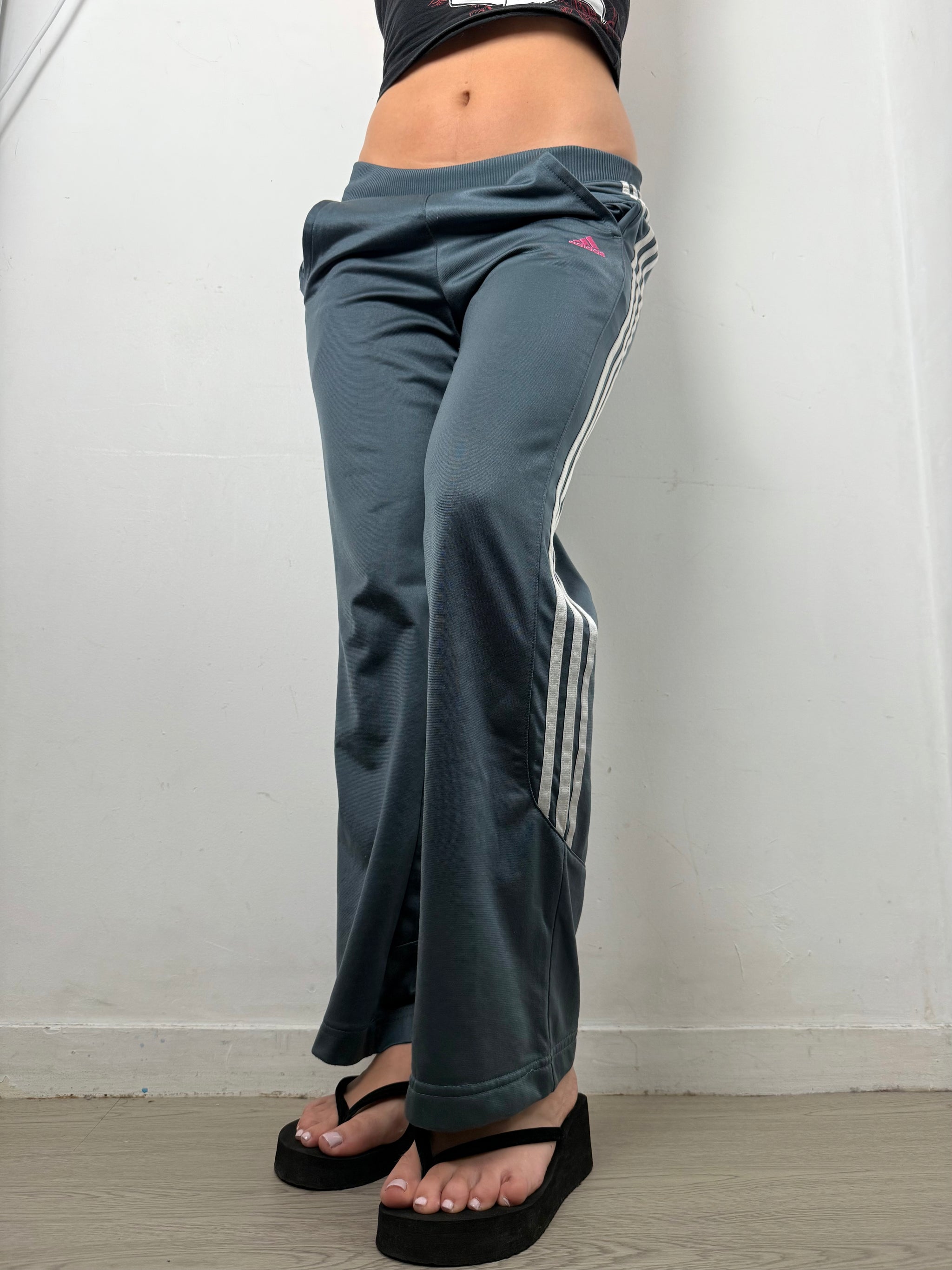 Grey activewear flare pants (S)