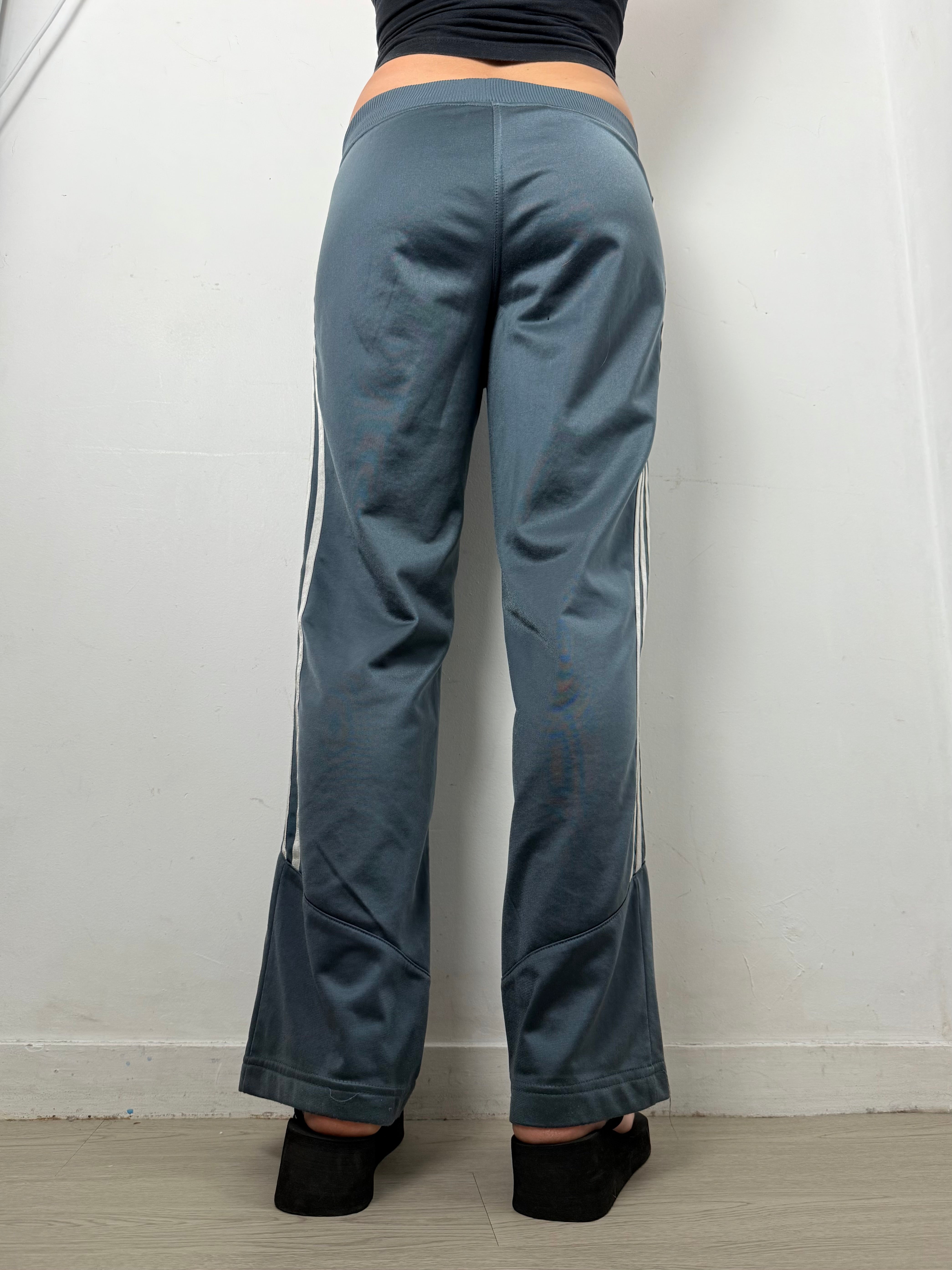 Grey activewear flare pants (S)