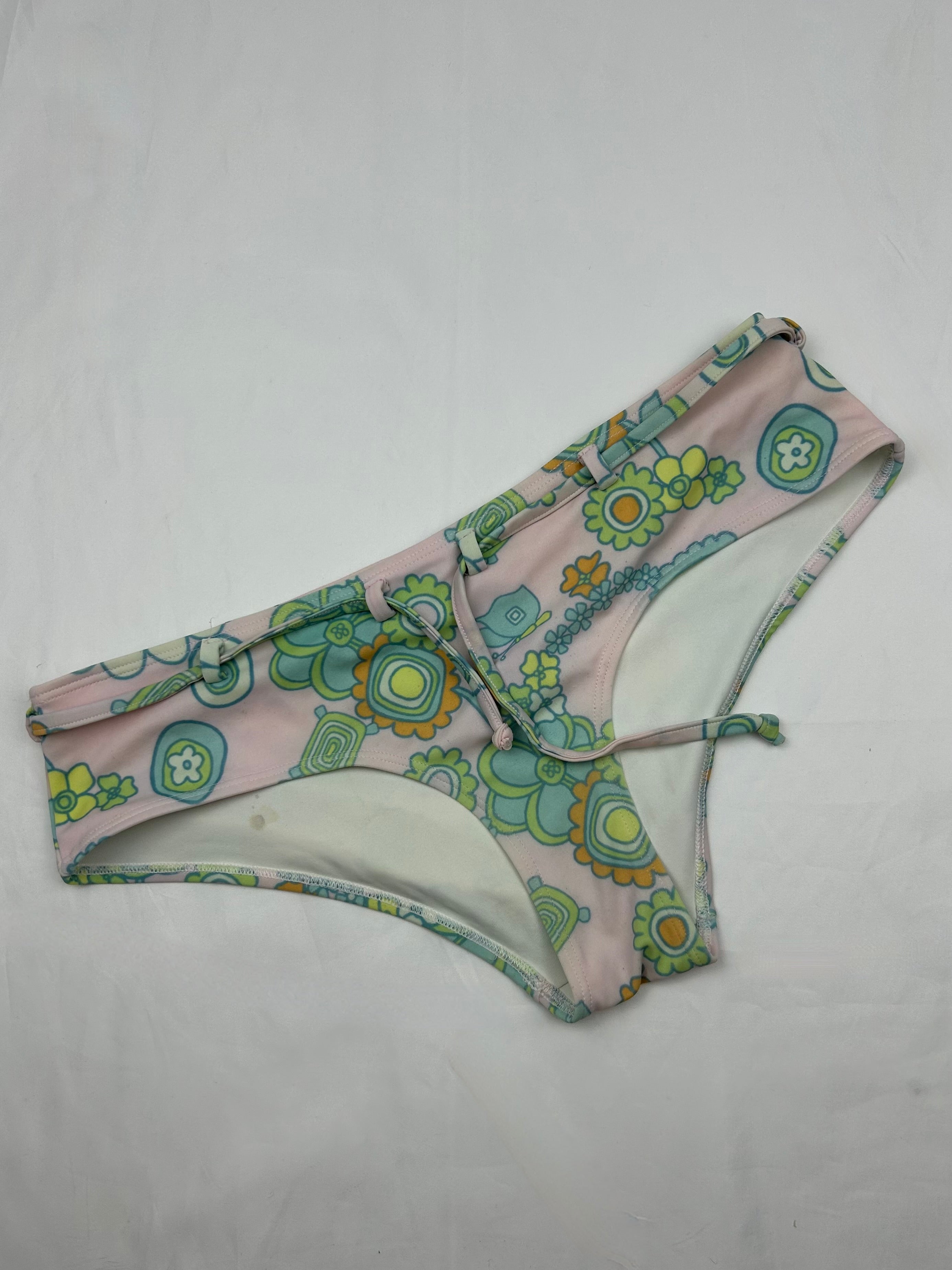 Baby pink floral low waist shorty bikini bottom (L)