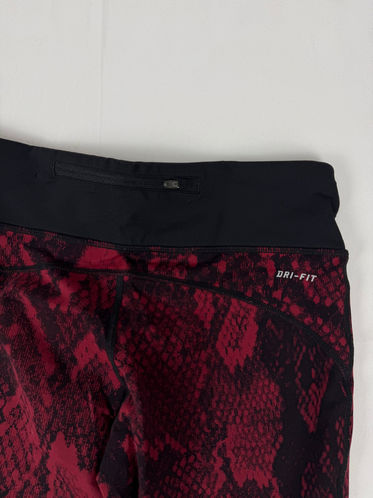 Red activewear capri pants (S)