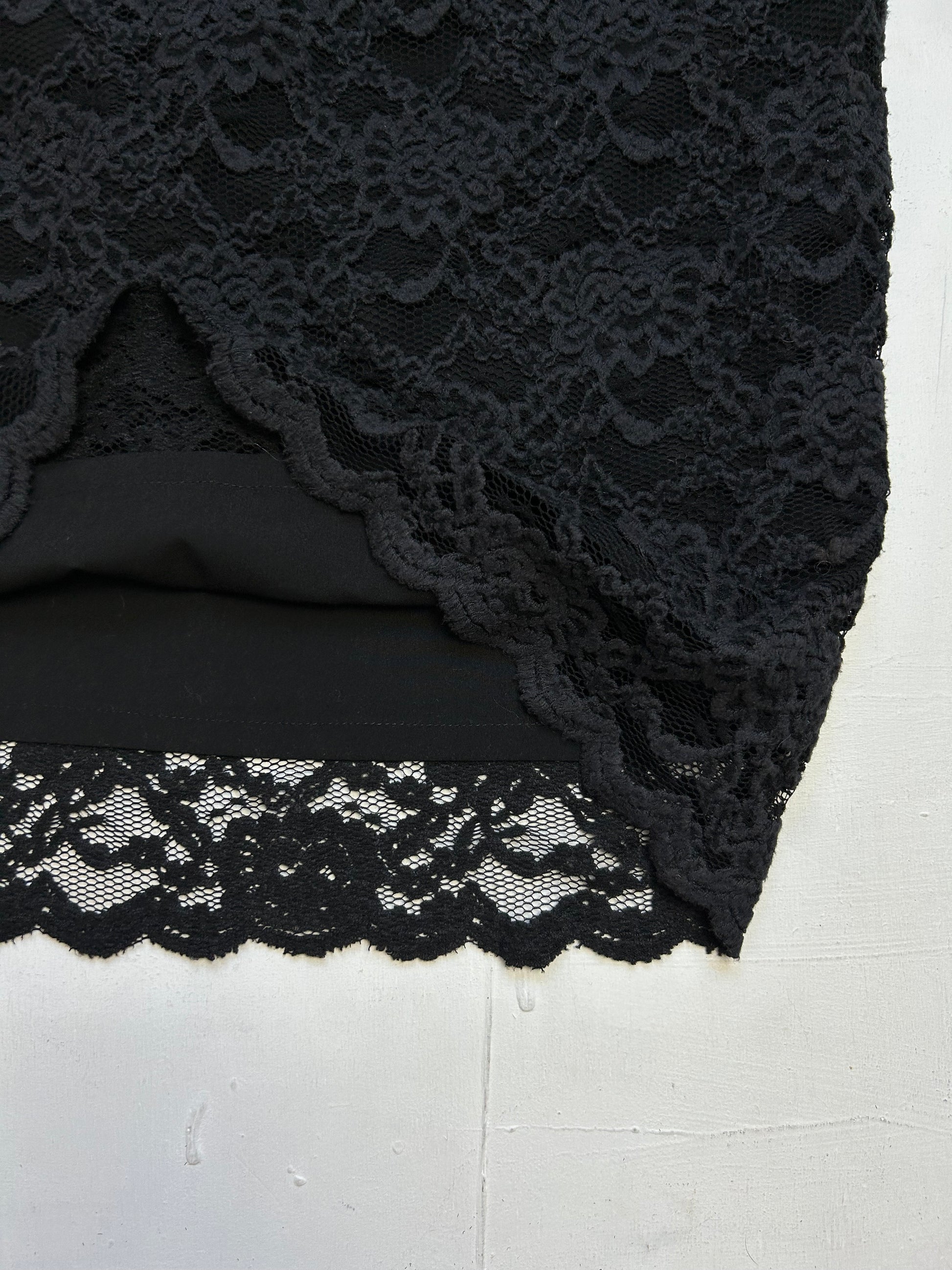 Black lace low rise mid skirt (S)