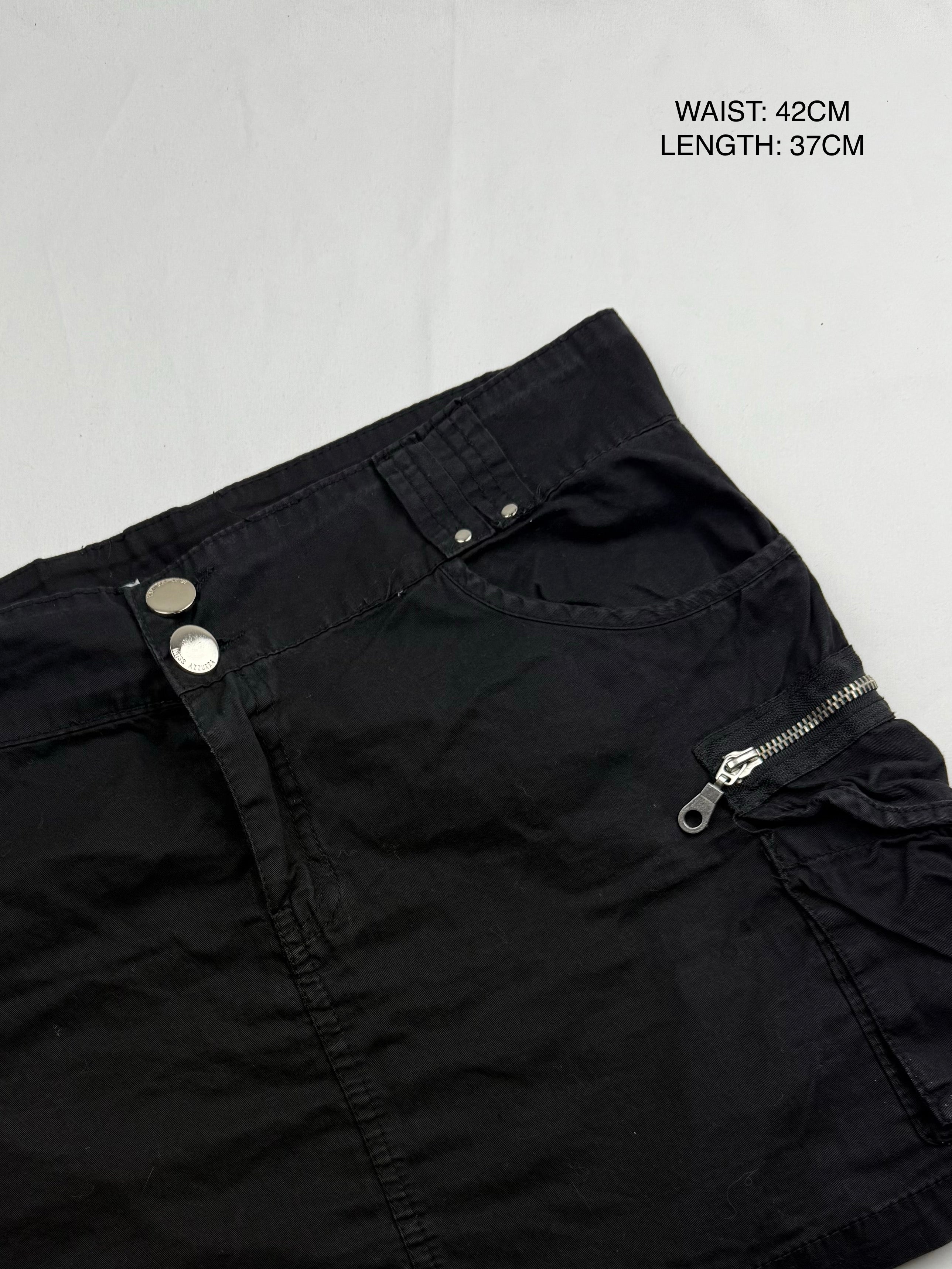 Black cargo cotton low rise mini skirt (M/L)