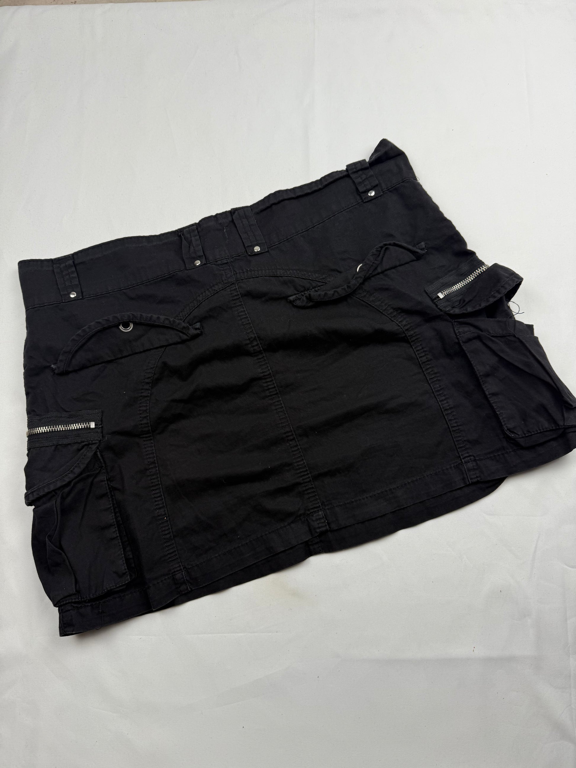 Black cargo cotton low rise mini skirt (M/L)