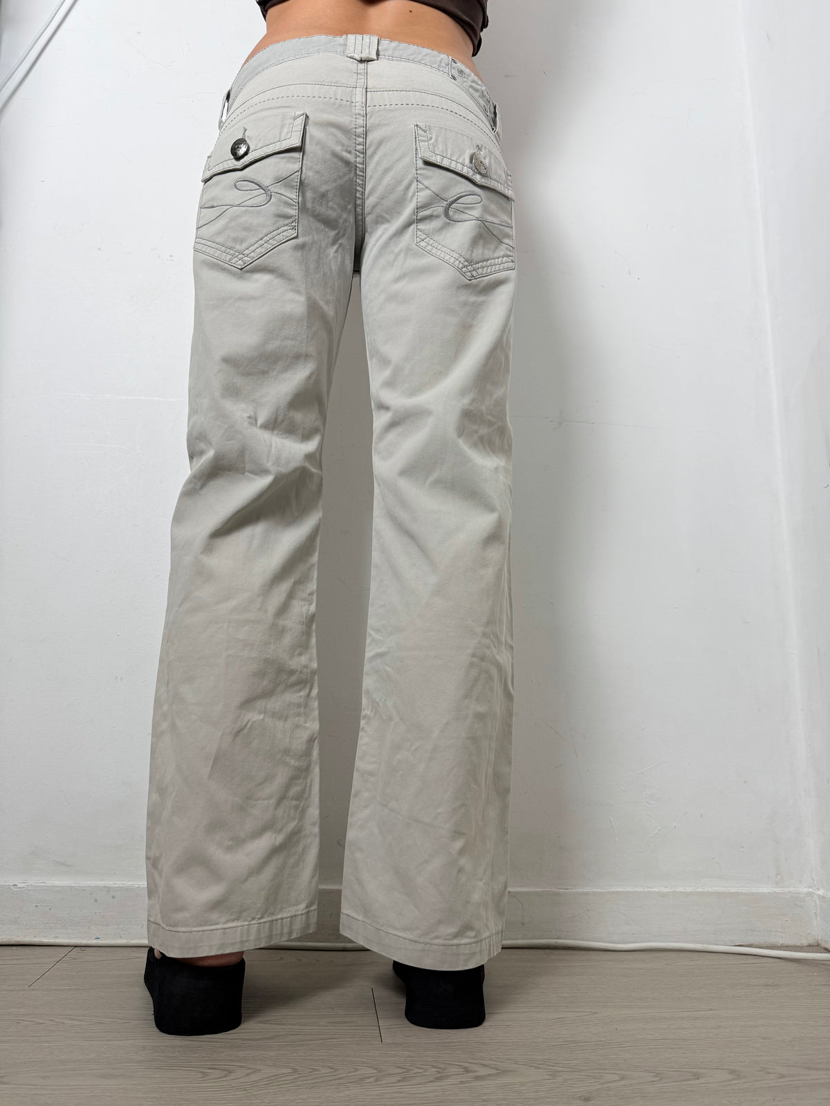 Grey low rise baggy pants (M)